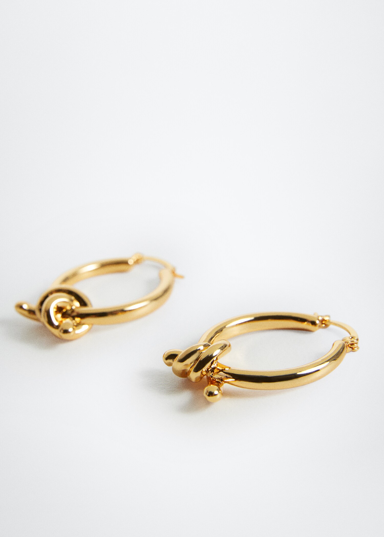 Intertwined hoop earrings - Details of the article 2