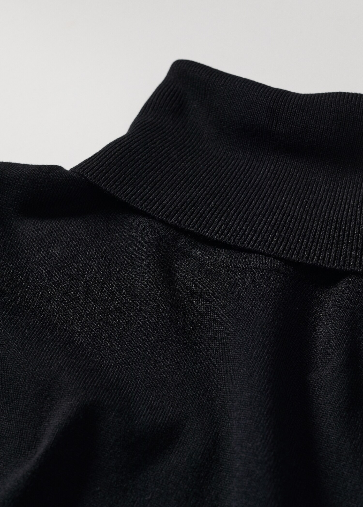 Turtleneck knitted sweater - Details of the article 8