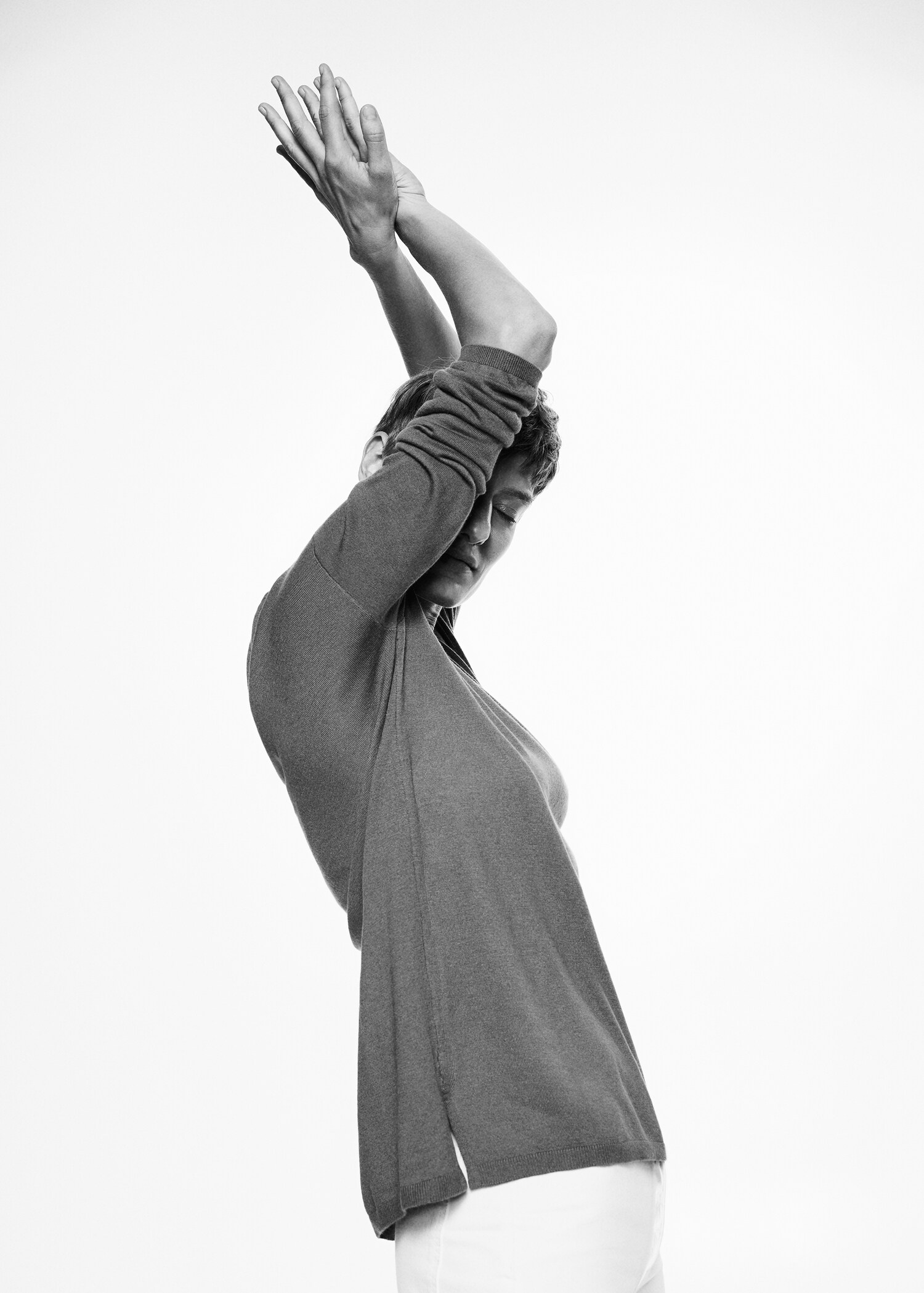 V-neck knit sweater - Details of the article 2