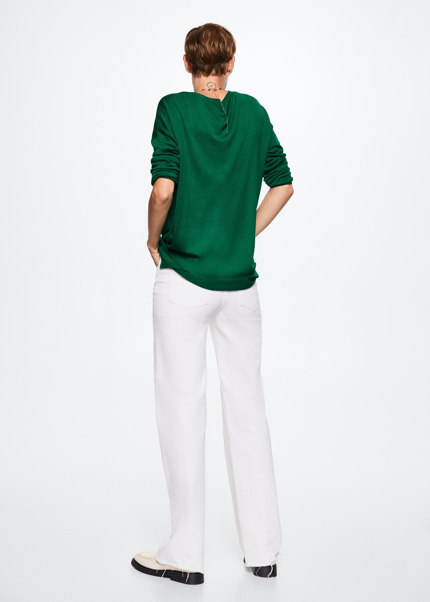 V-neck knit sweater - Reverse of the article