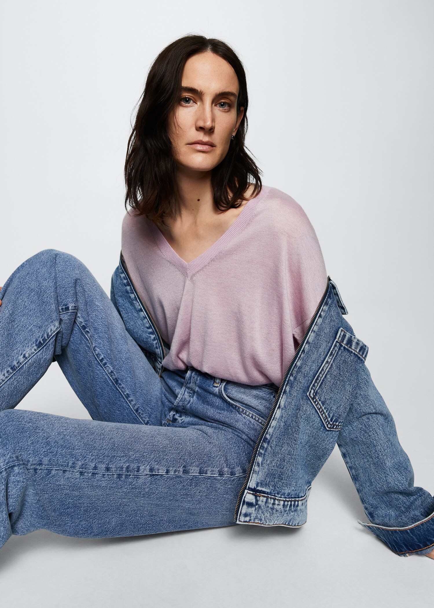 V-neck knit sweater - Details of the article 2