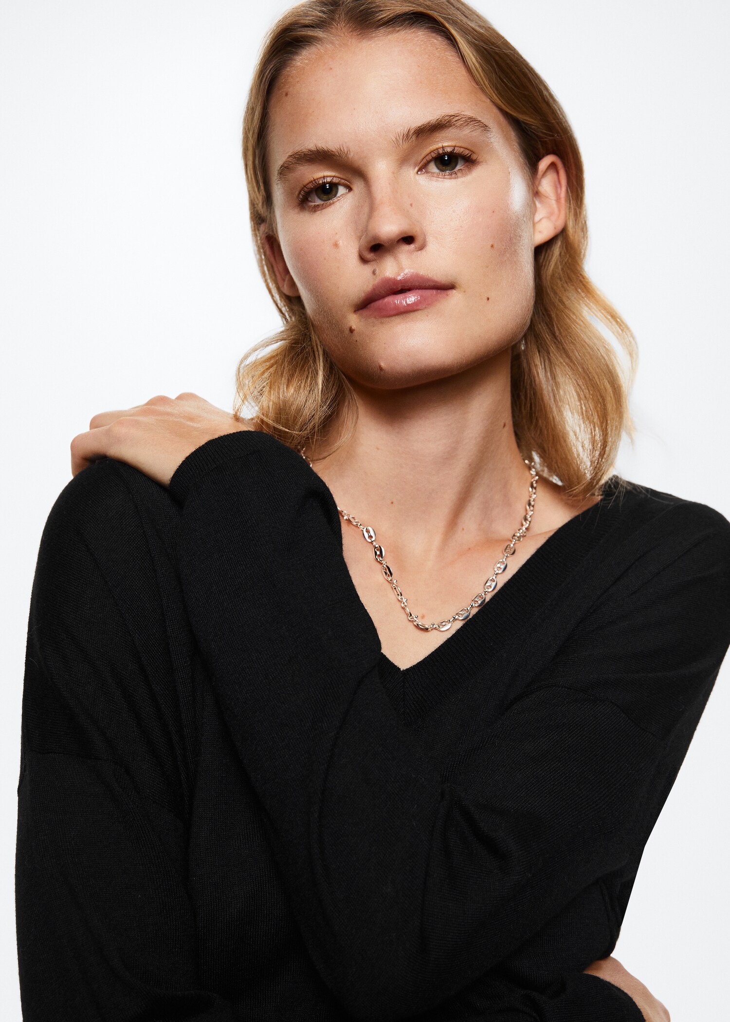 V-neck knit sweater - Details of the article 1