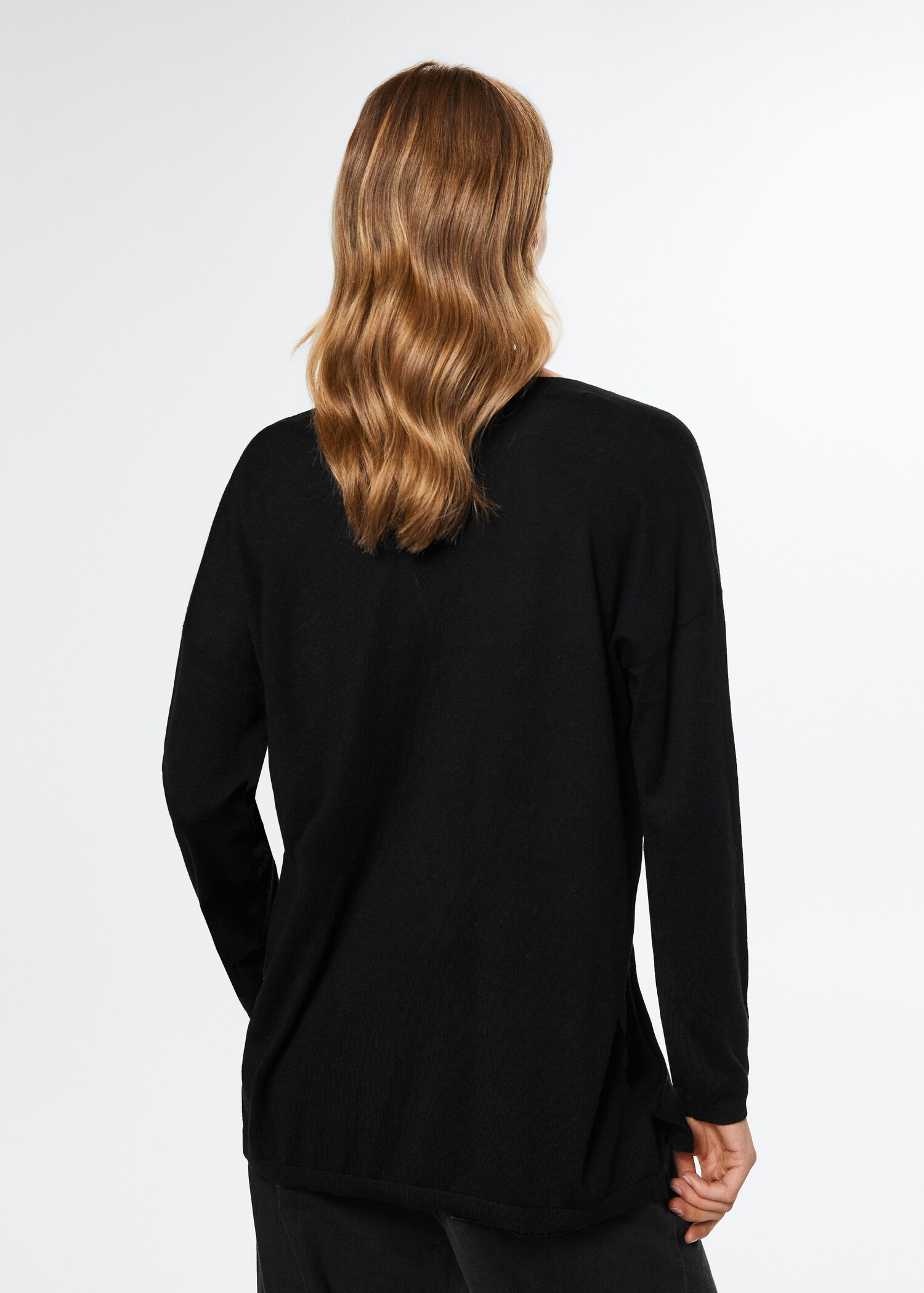 V-neck knit sweater - Reverse of the article