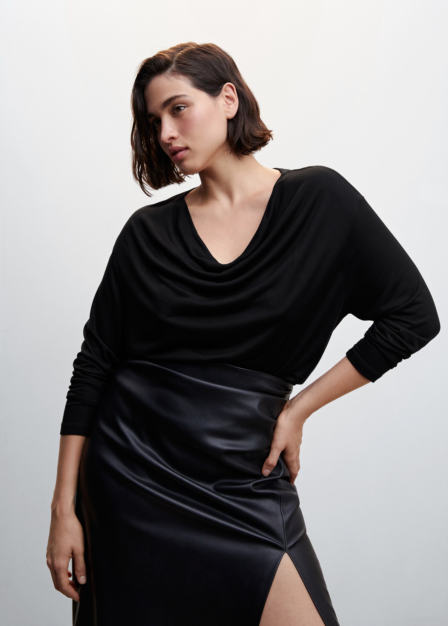 Detail neck T-shirt - Details of the article 5