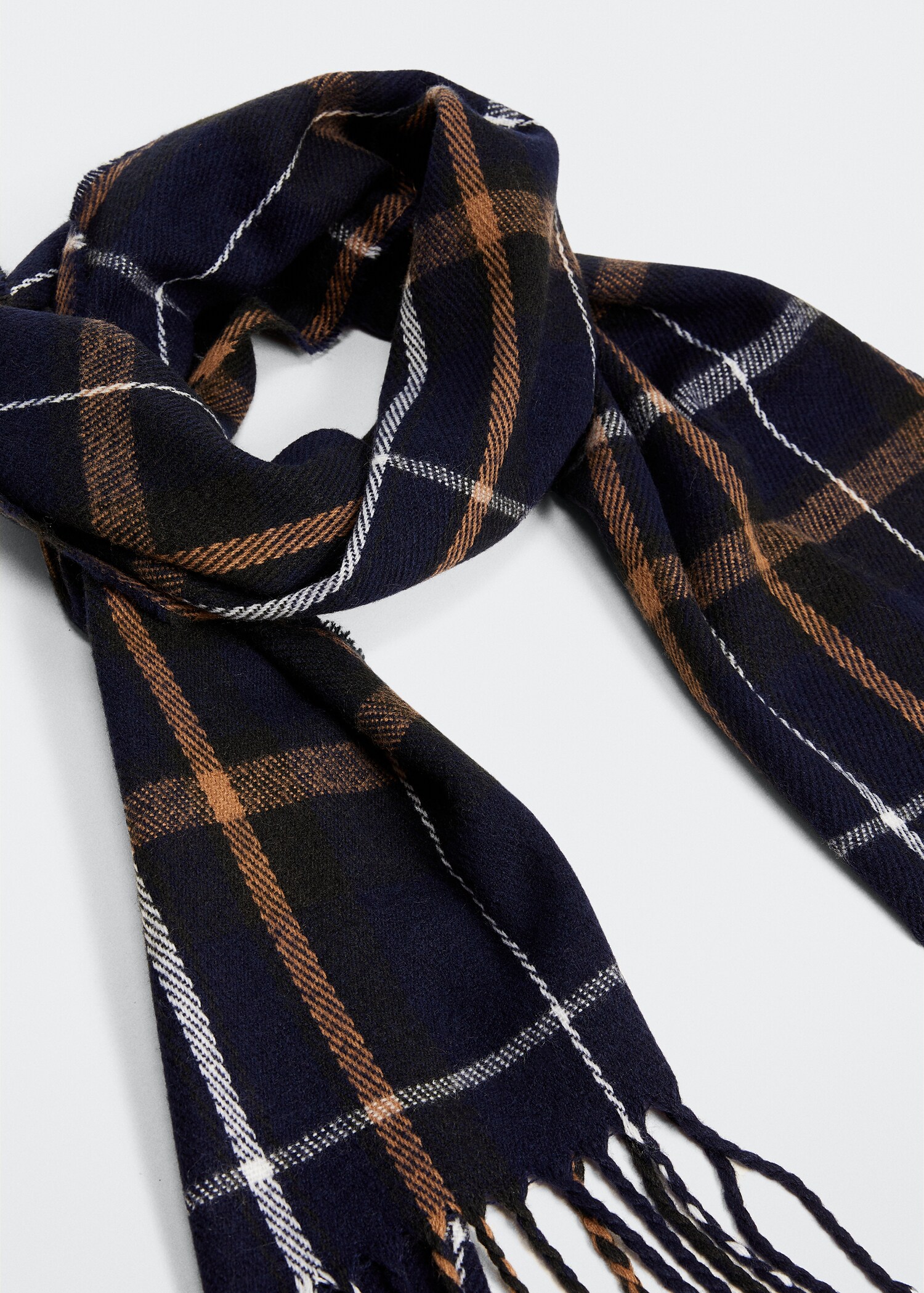 Fringed check scarf - Середній план