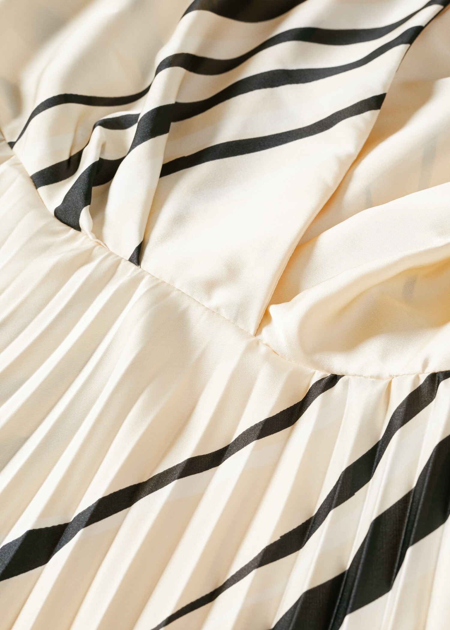 Vestido fluido plisado - Detalle del artículo 8