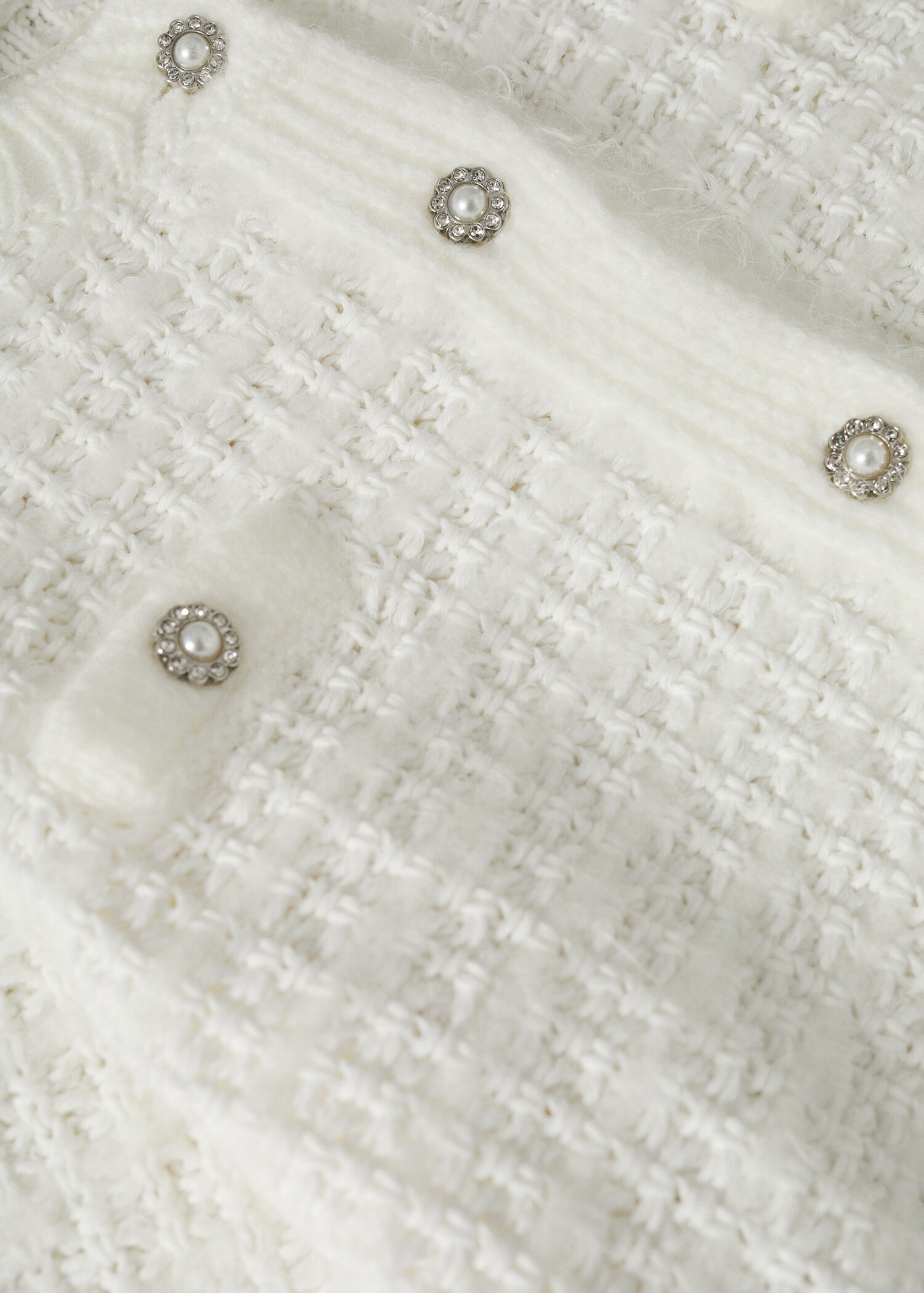 Strickjacke mit Schmuckknöpfen - Detail des Artikels 8