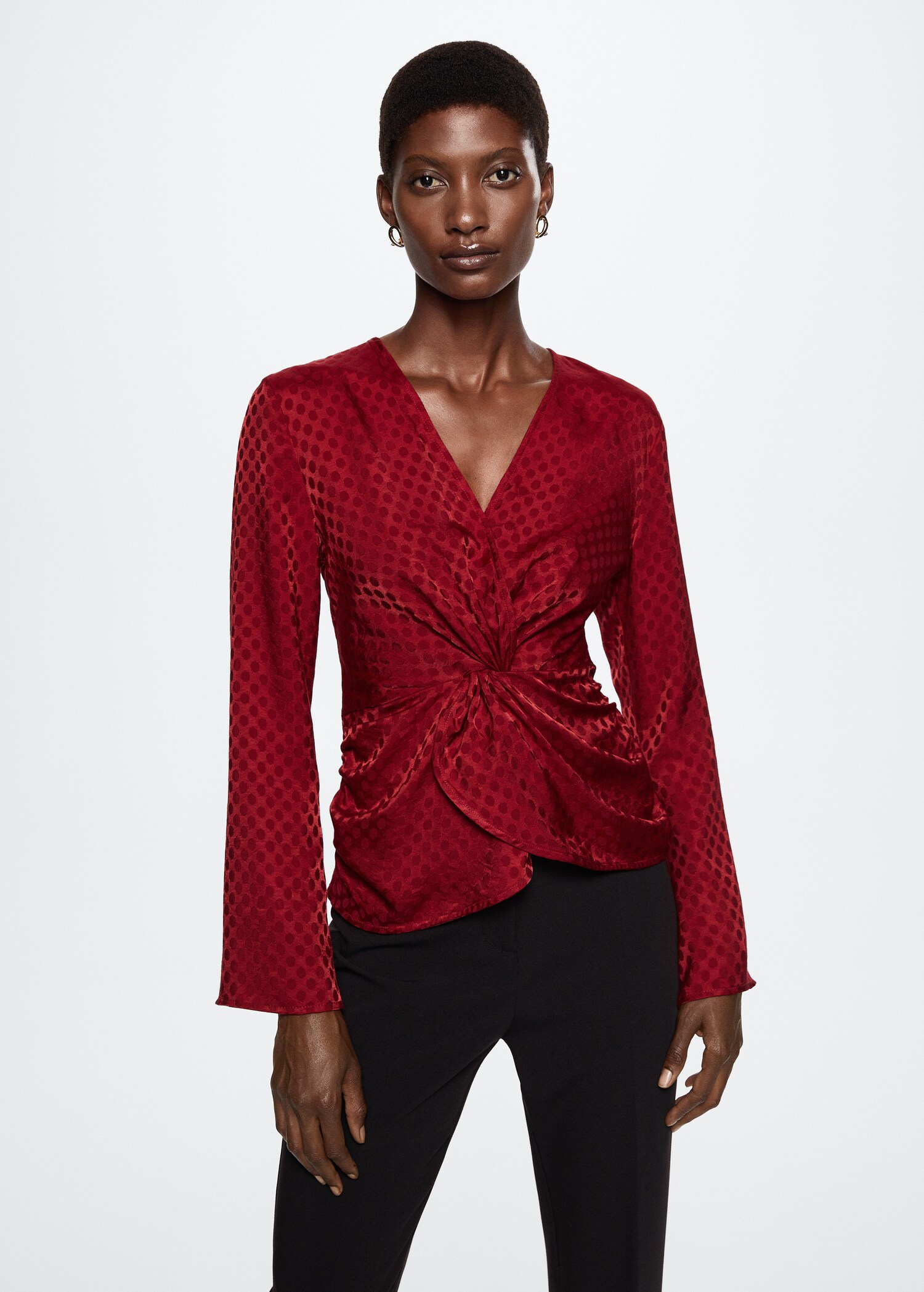 Satinierte Bluse mit Knoten - Mittlere Ansicht