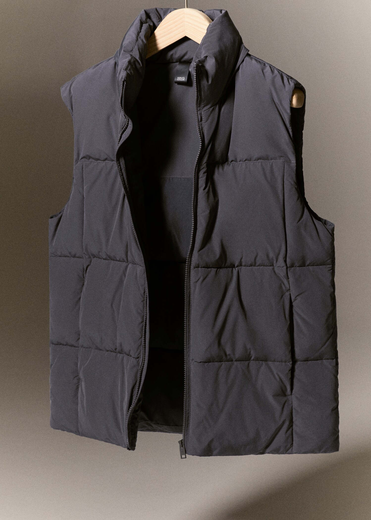 Water-repellent quilted vest - Details of the article 6