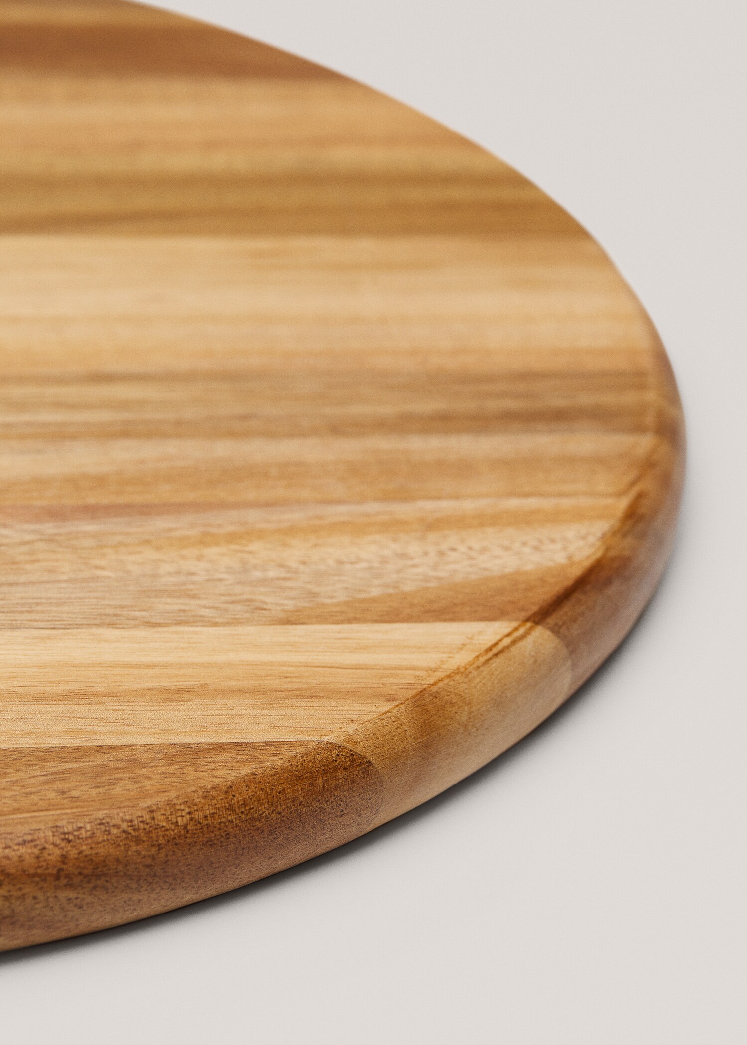 Round acacia wood chopping board - Details of the article 3