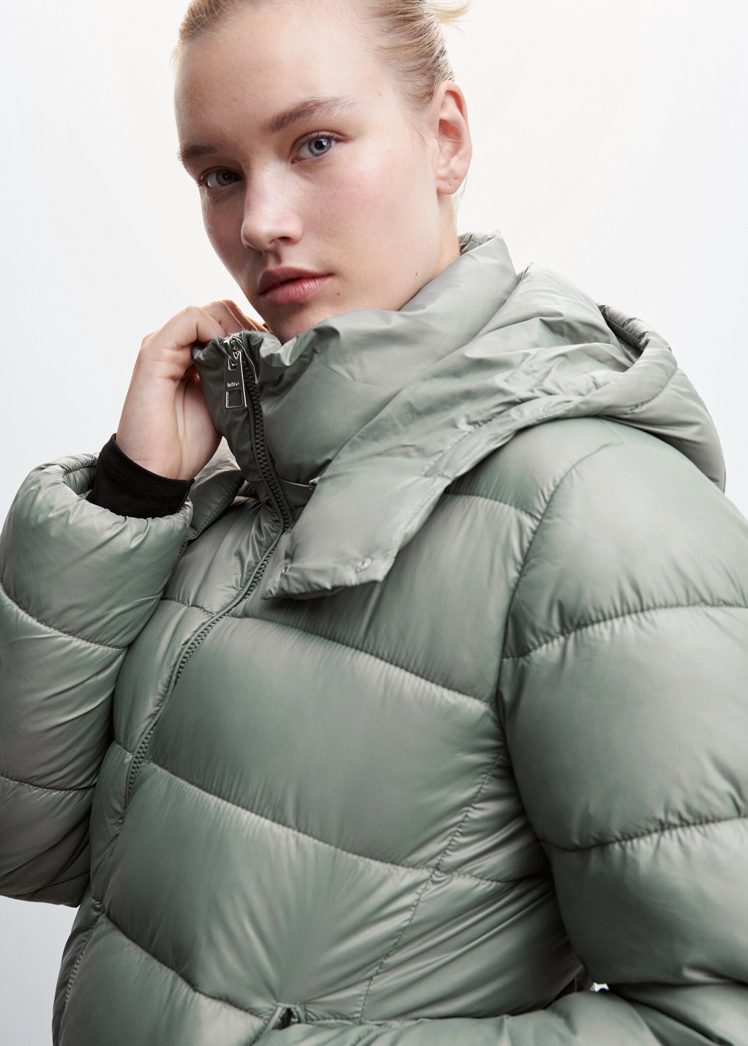 Hood quilted coat - Details of the article 4