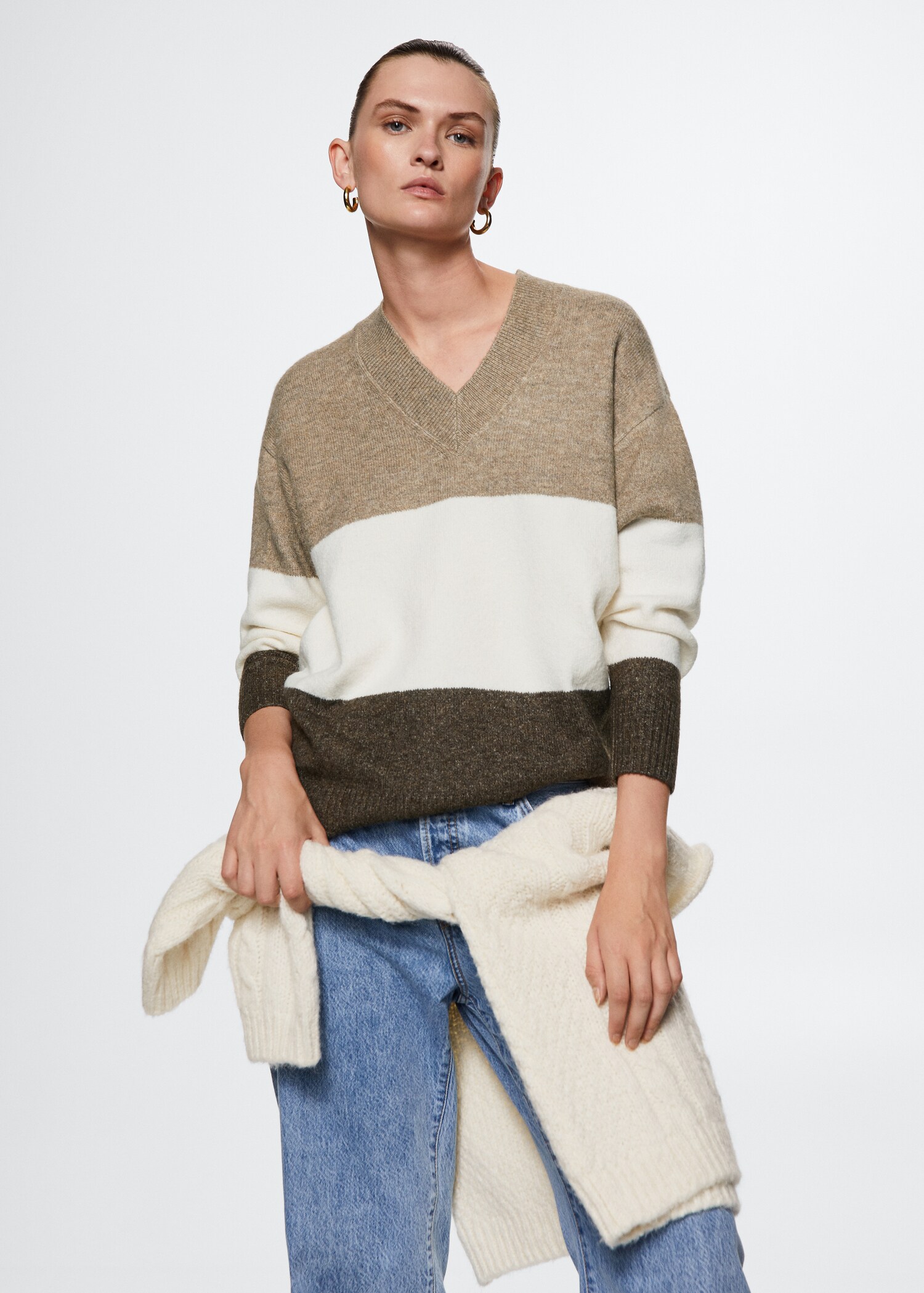 Jersey cuello pico combinado - Plano medio
