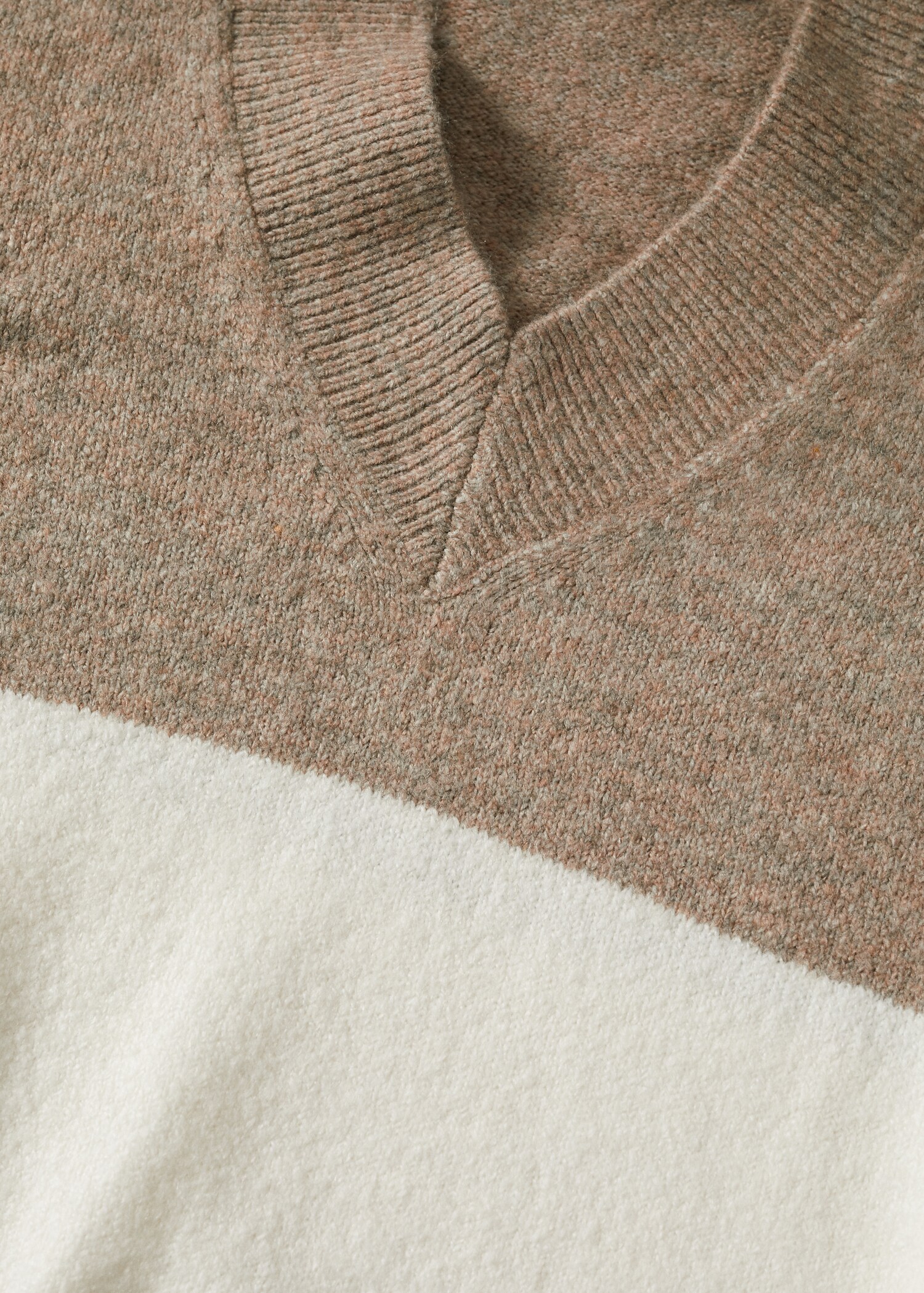 Jersey cuello pico combinado - Detalle del artículo 8