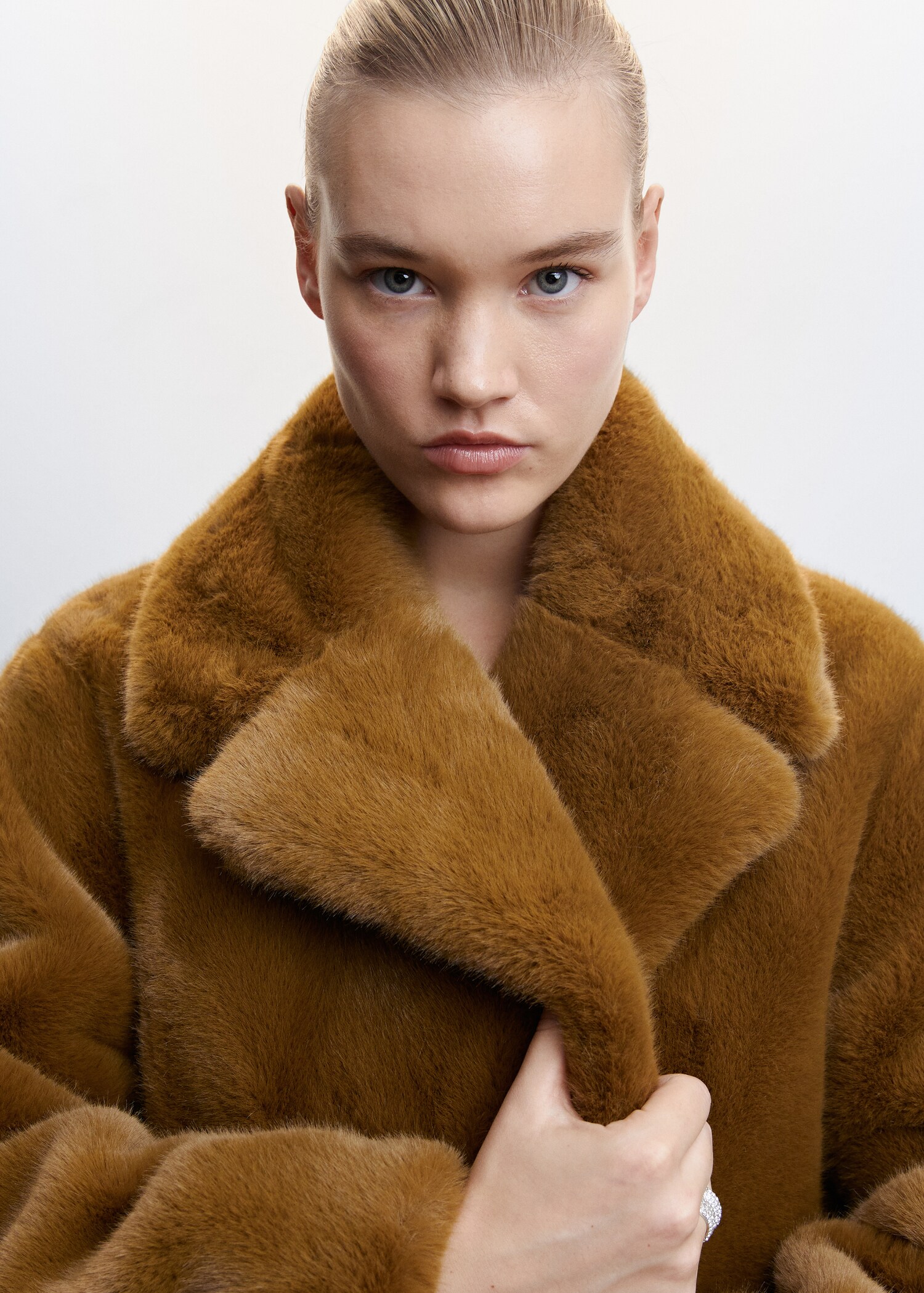 Manteau oversize en fausse fourrure - Détail de l'article 4