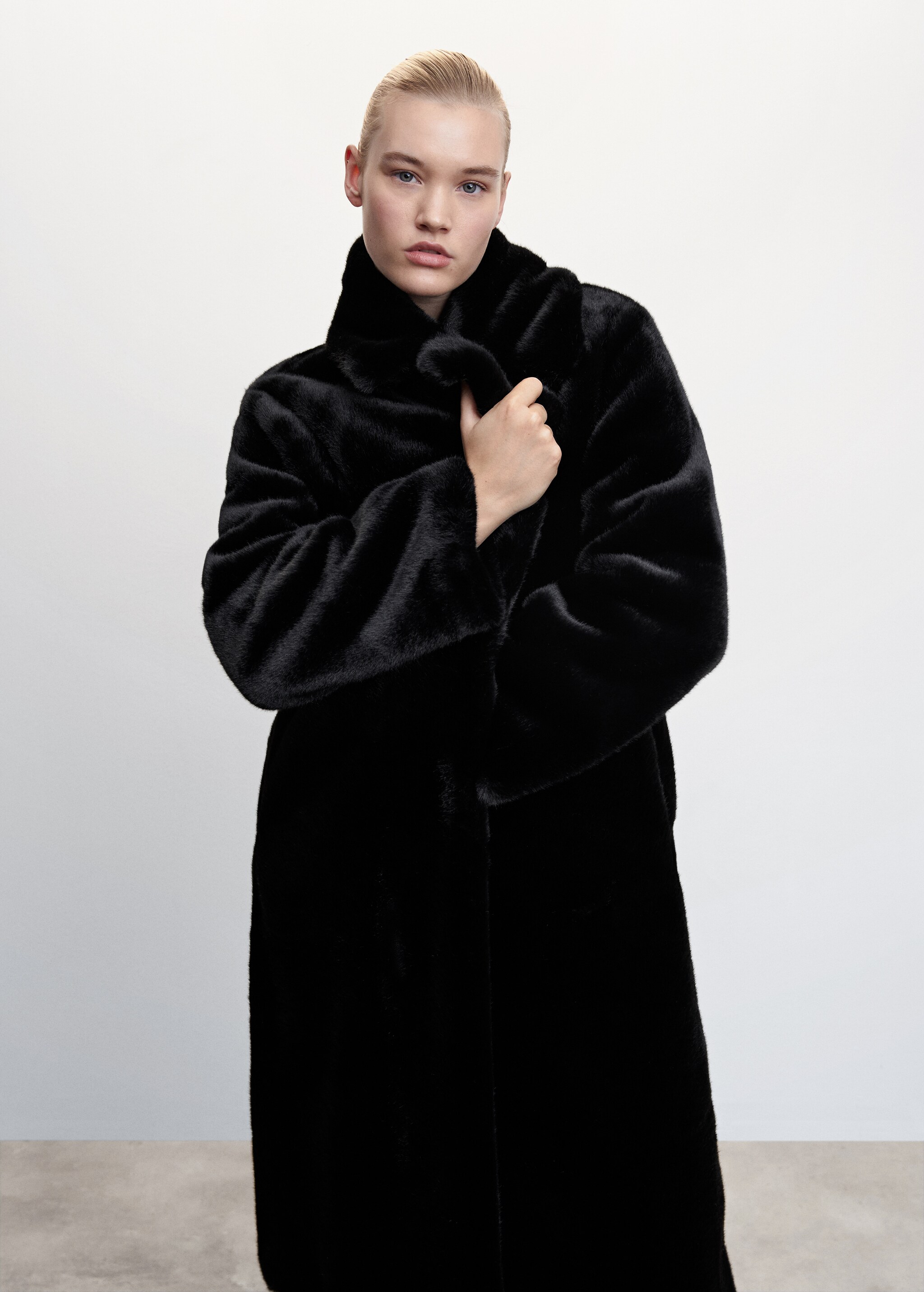 Oversize faux-fur coat - Details of the article 5