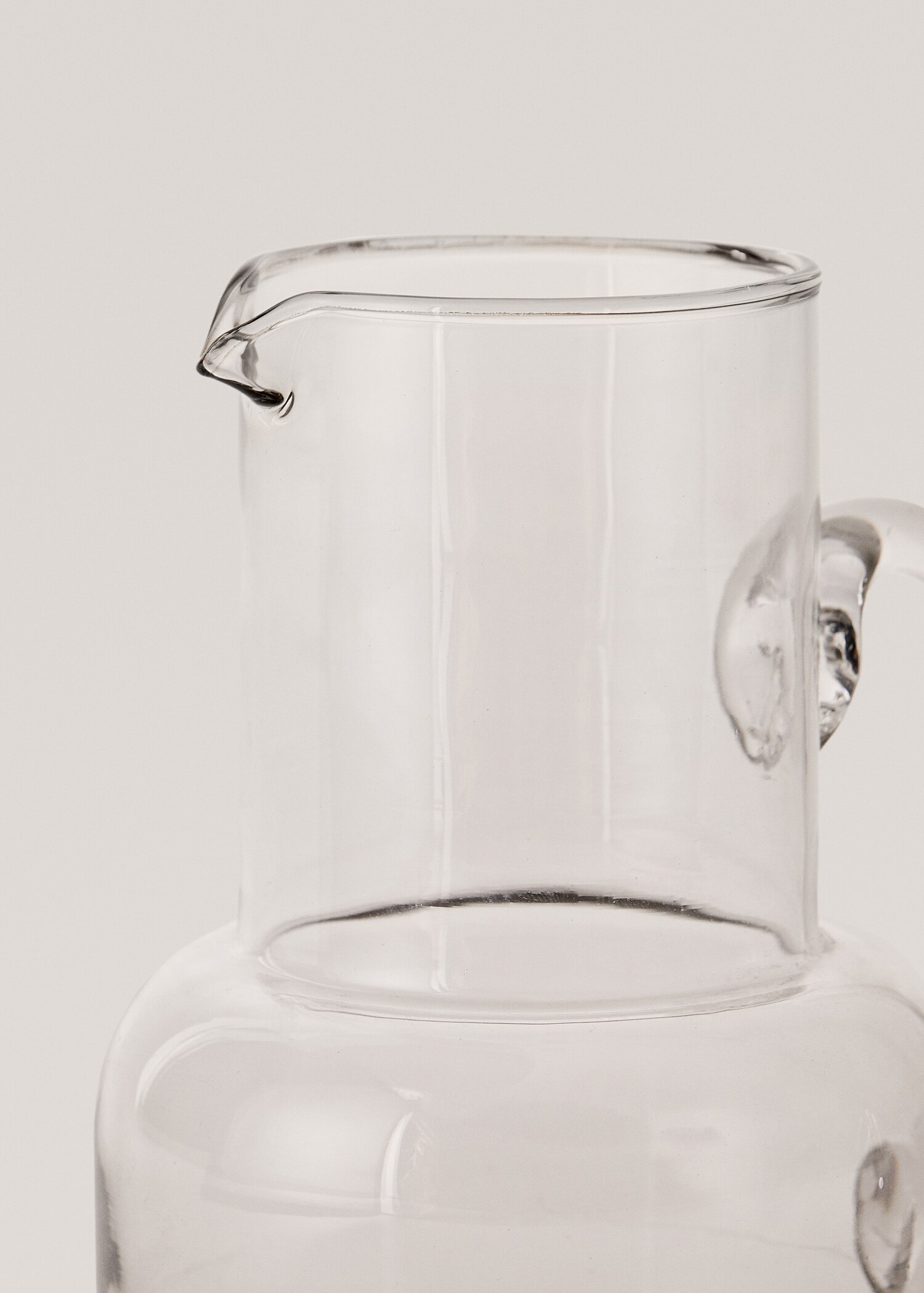Glass jug with handle - Details of the article 1