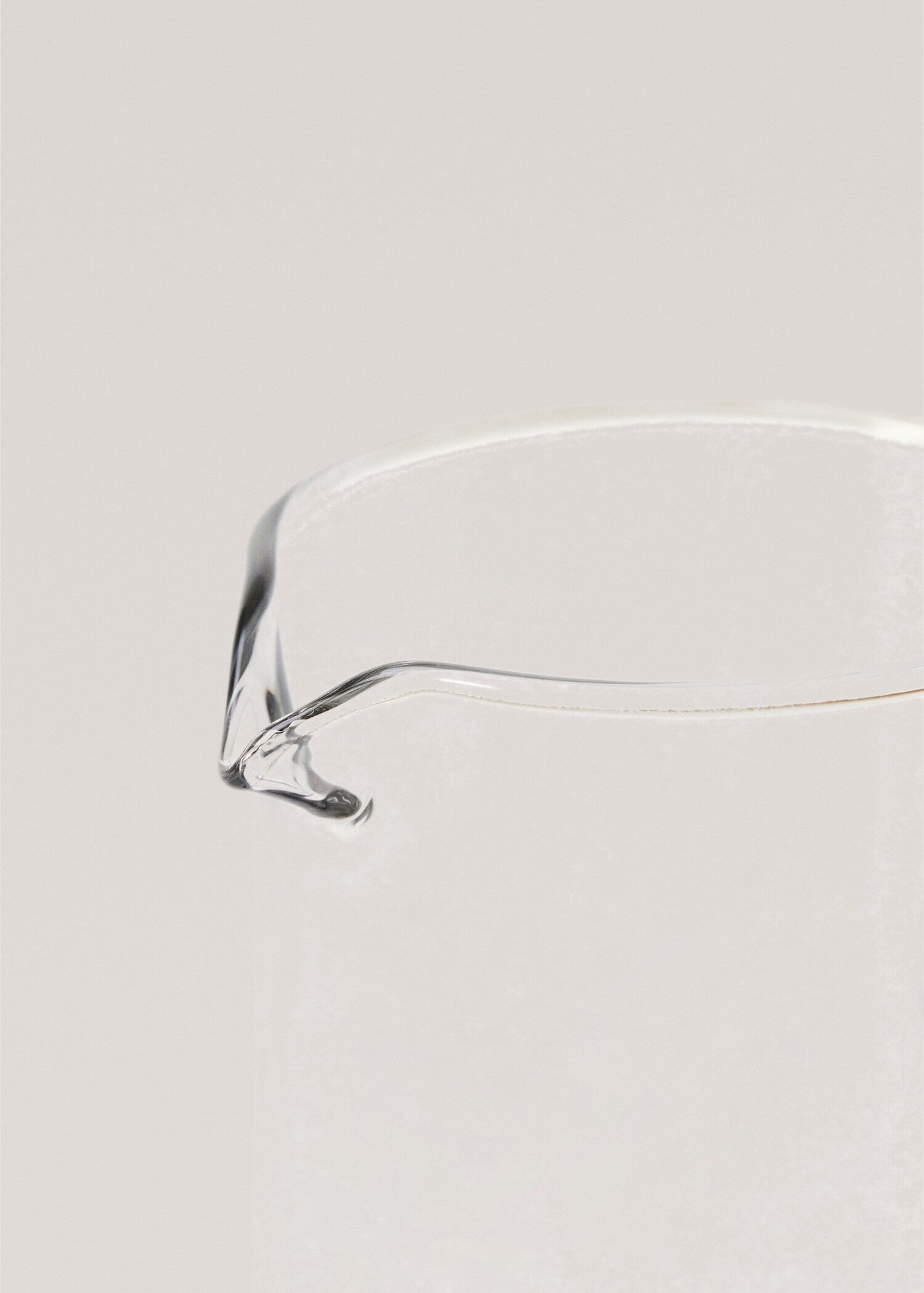 Glass jug with handle - Details of the article 3