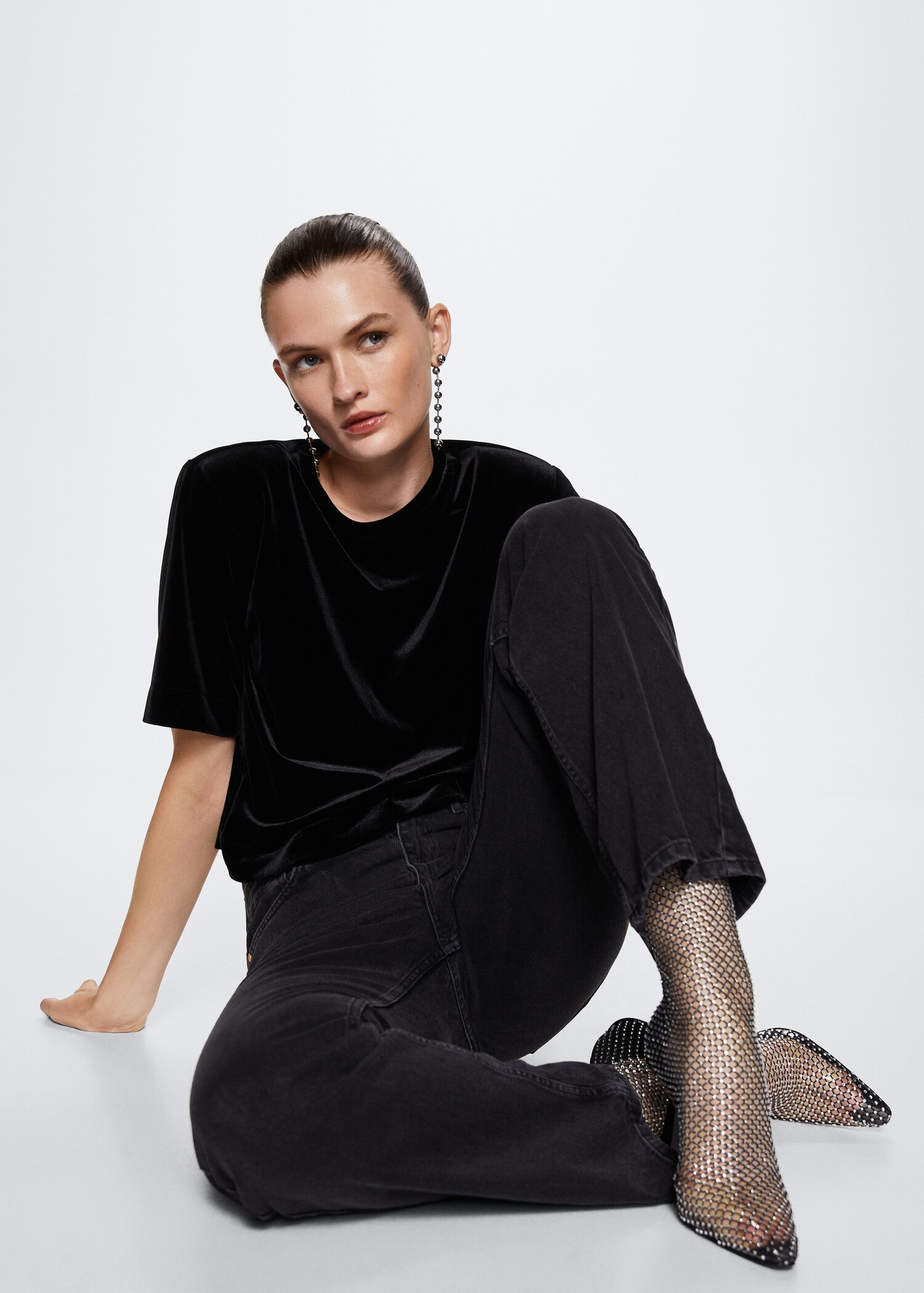 T-shirt with velvet shoulder pads  - Details of the article 2
