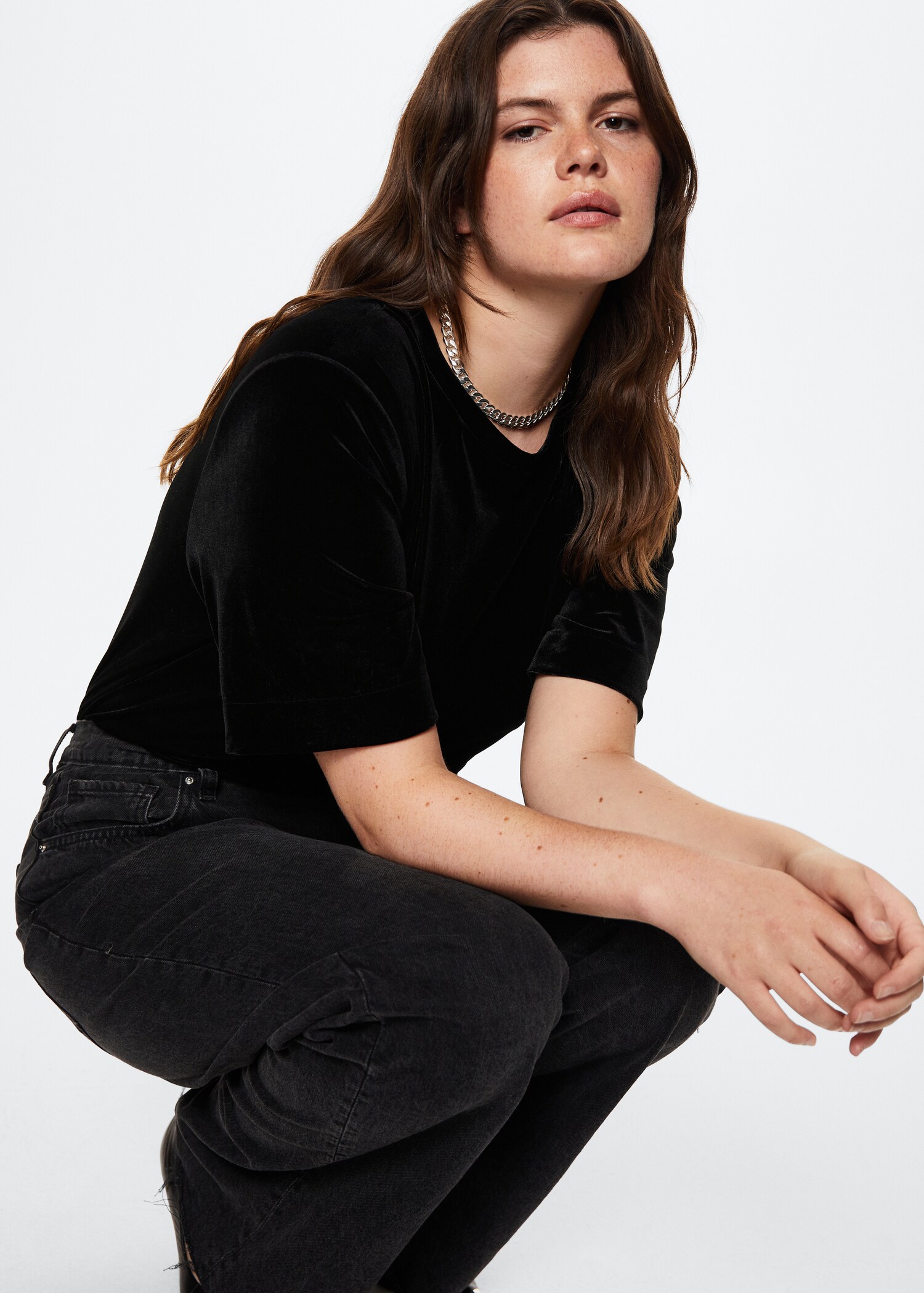 T-shirt with velvet shoulder pads  - Details of the article 4