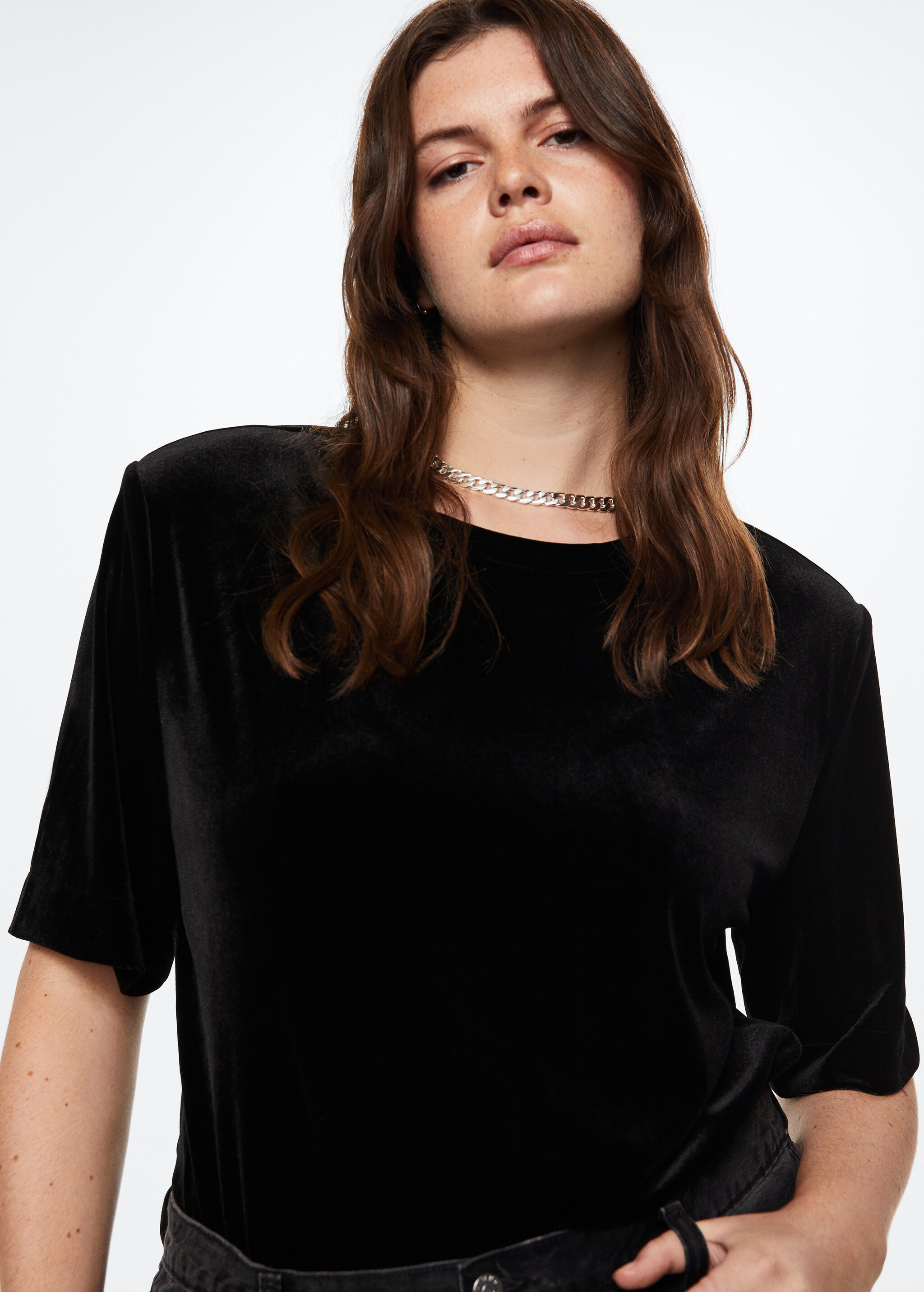 T-shirt with velvet shoulder pads  - Details of the article 5