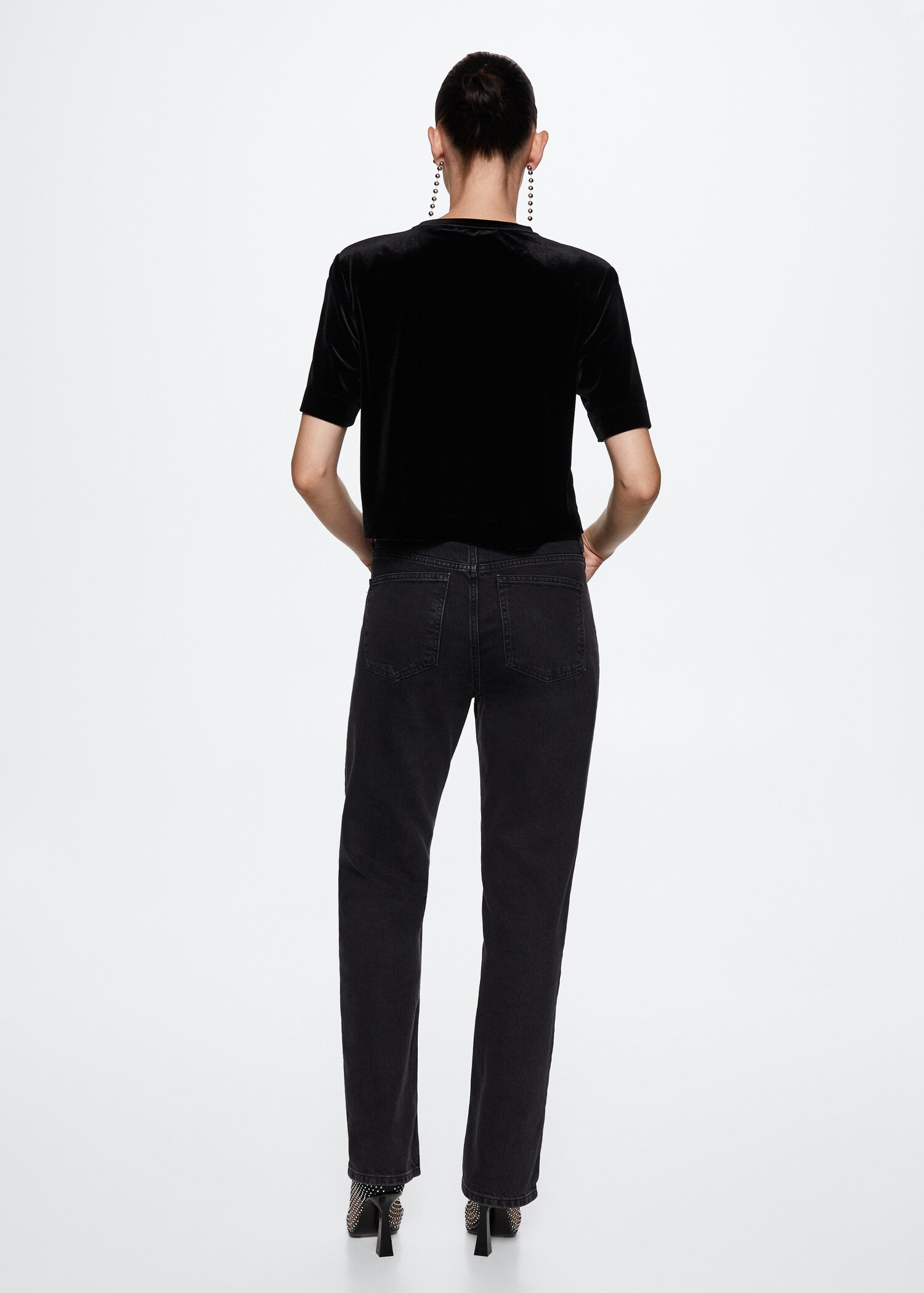 T-shirt with velvet shoulder pads  - Reverse of the article