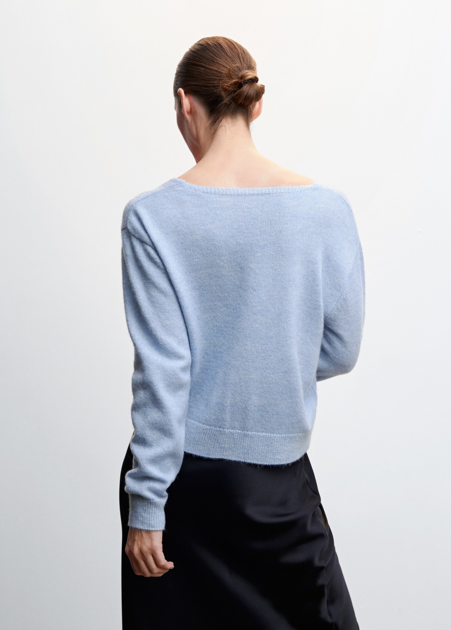 V-neck knit sweater - Reverse of the article