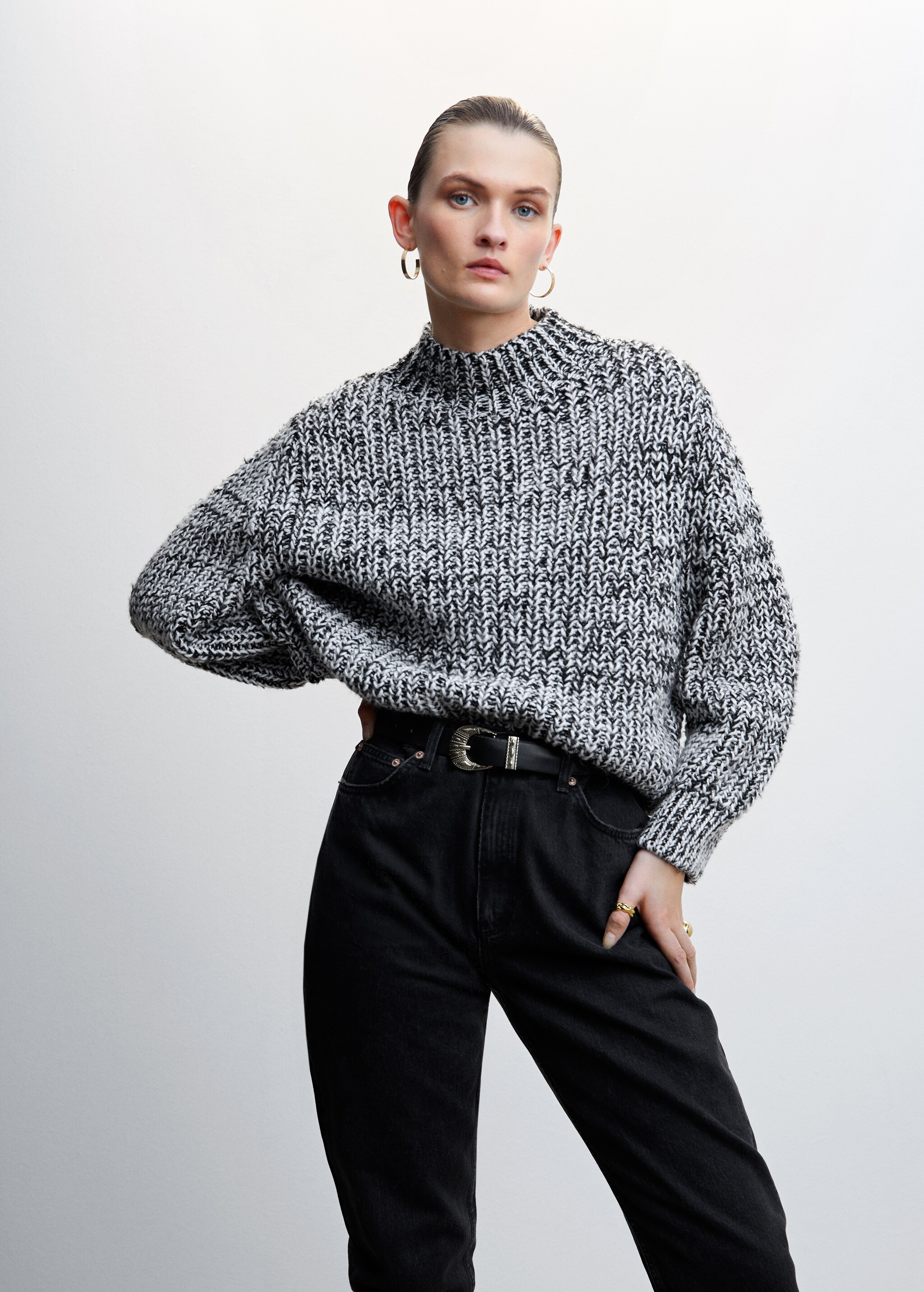 Knitted braided sweater - Medium plane