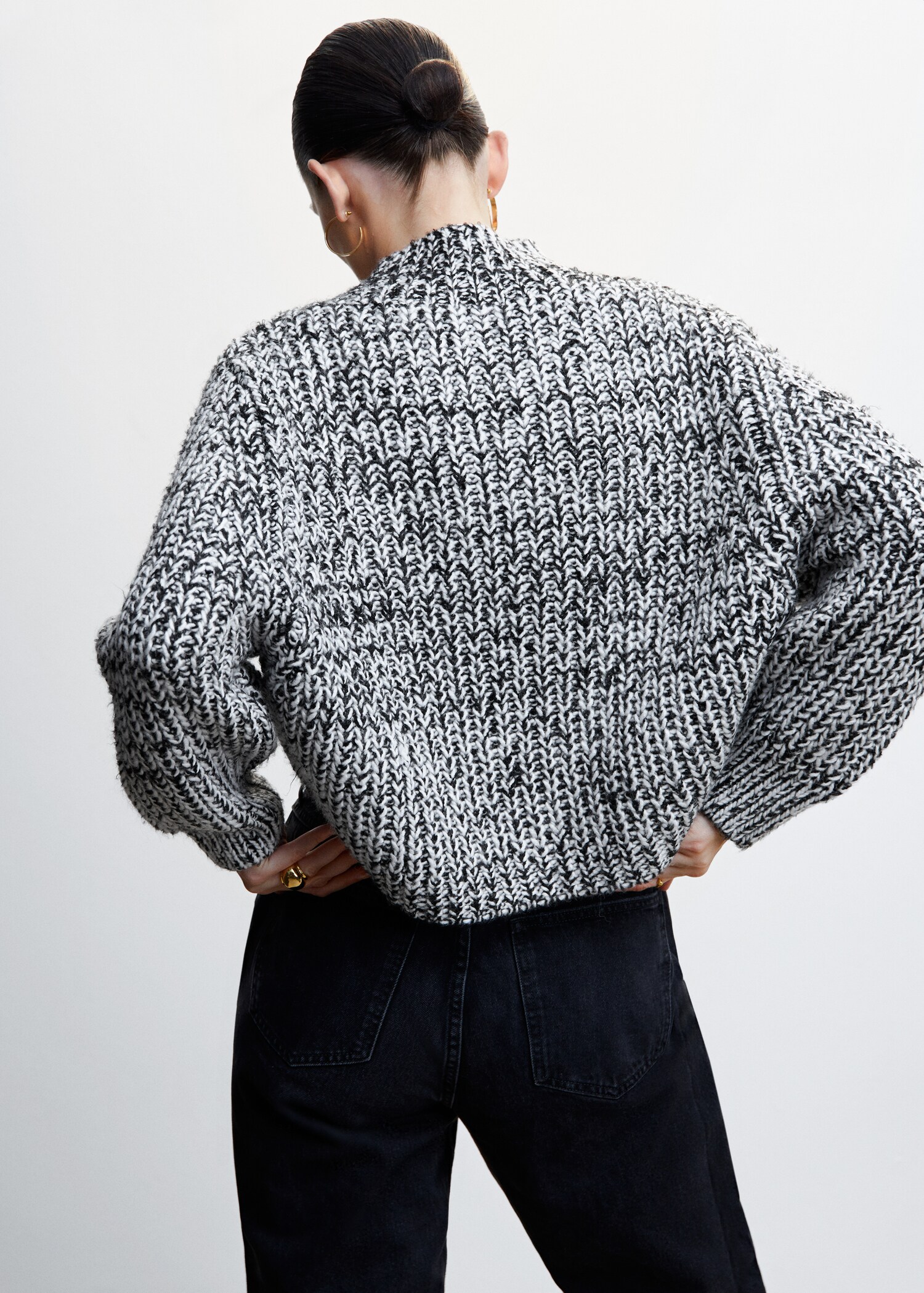 Knitted braided sweater - Reverse of the article