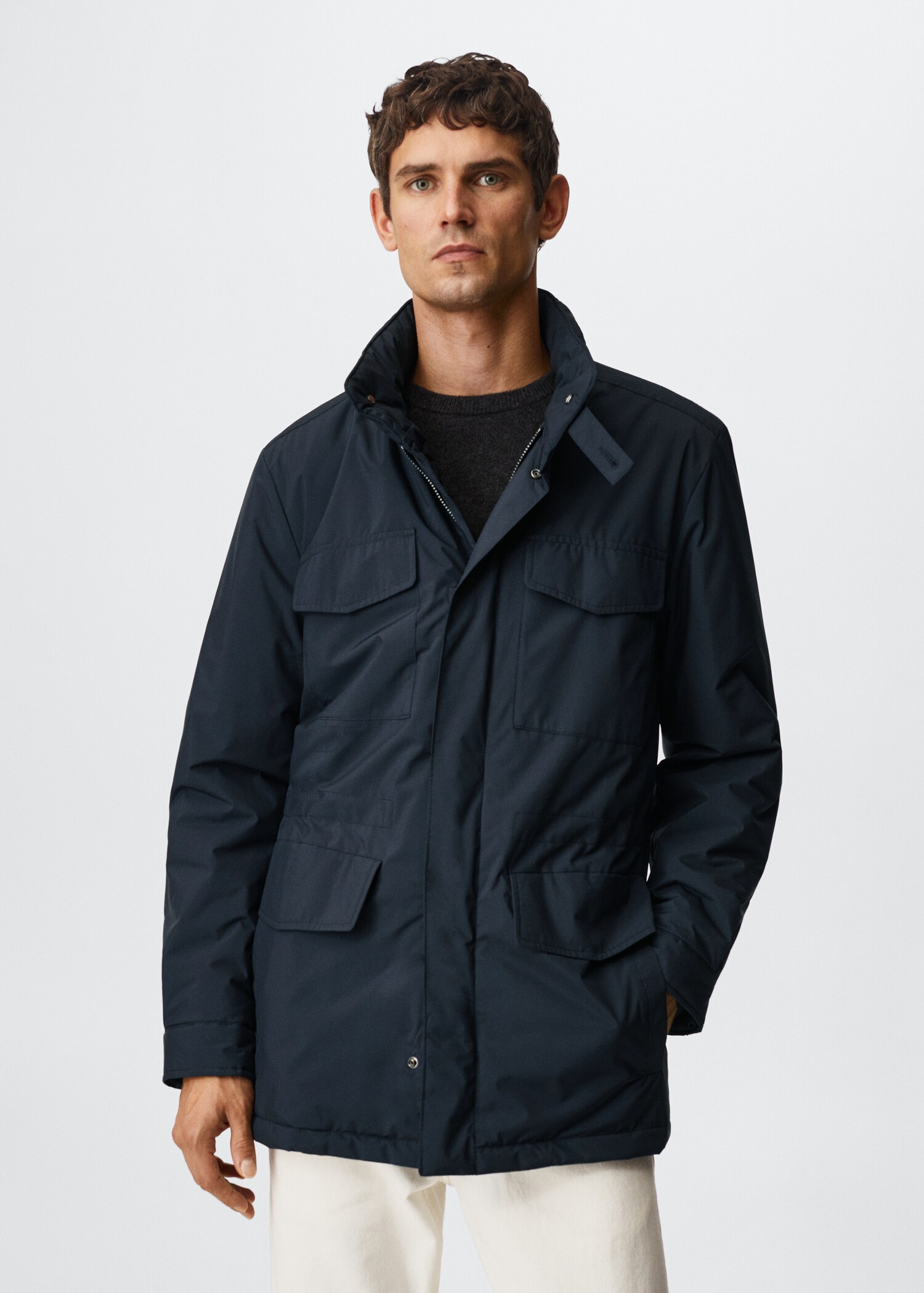 Veste longue poches - Plan moyen
