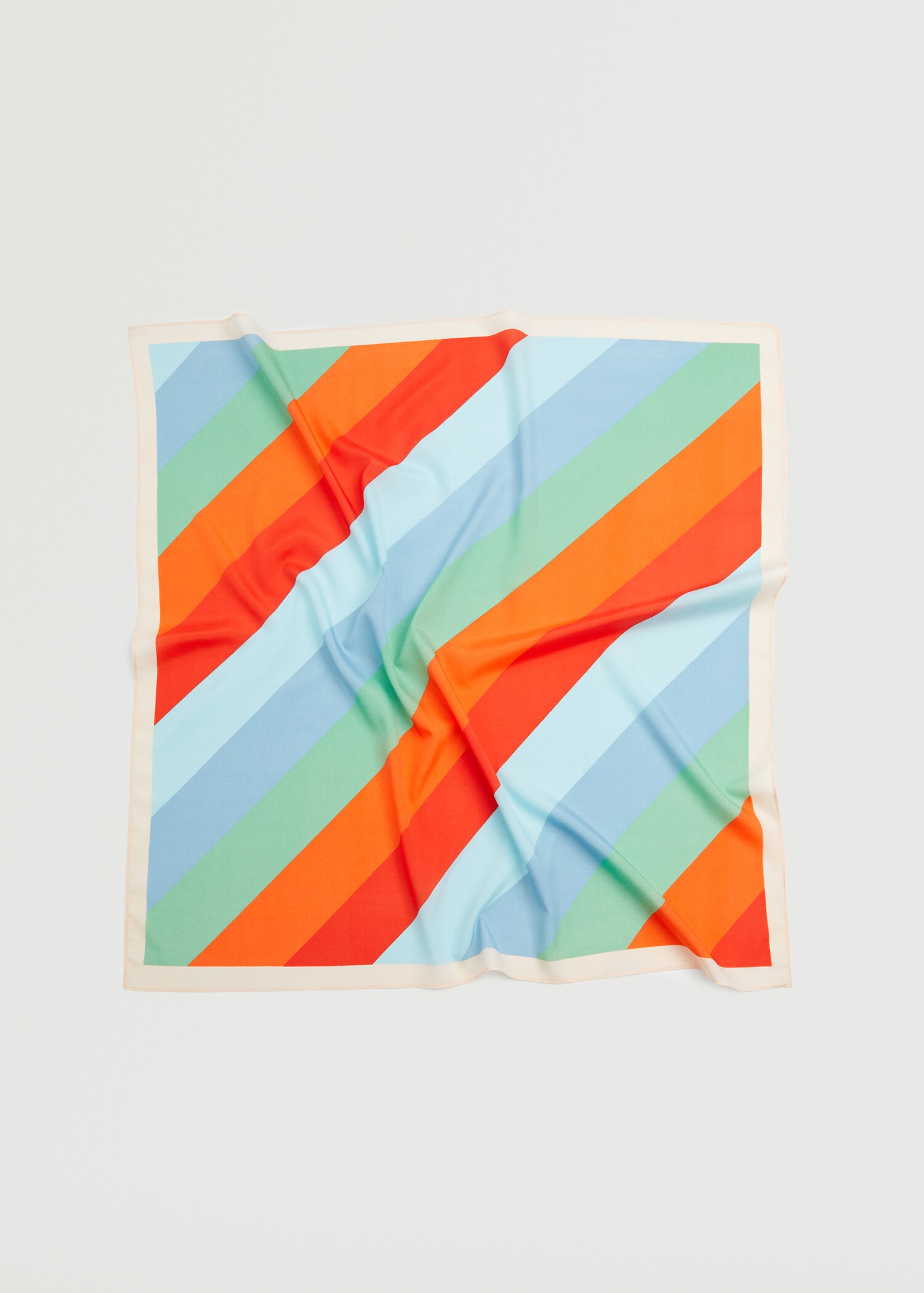 Pañuelo estampado - Plano medio