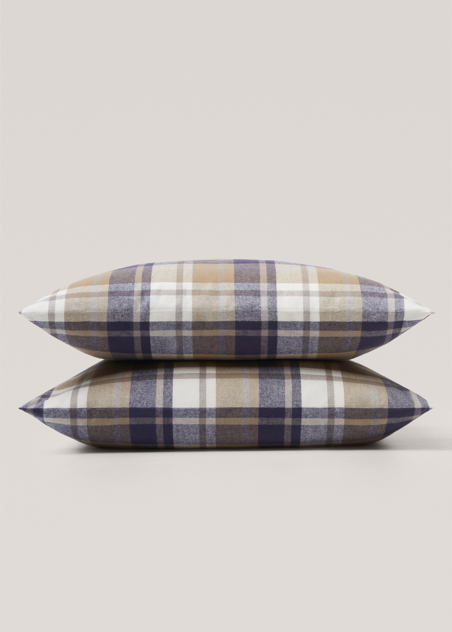 Funda de almohada franela cuadro tejido 60x60cm (Pack de dos) - Plano medio