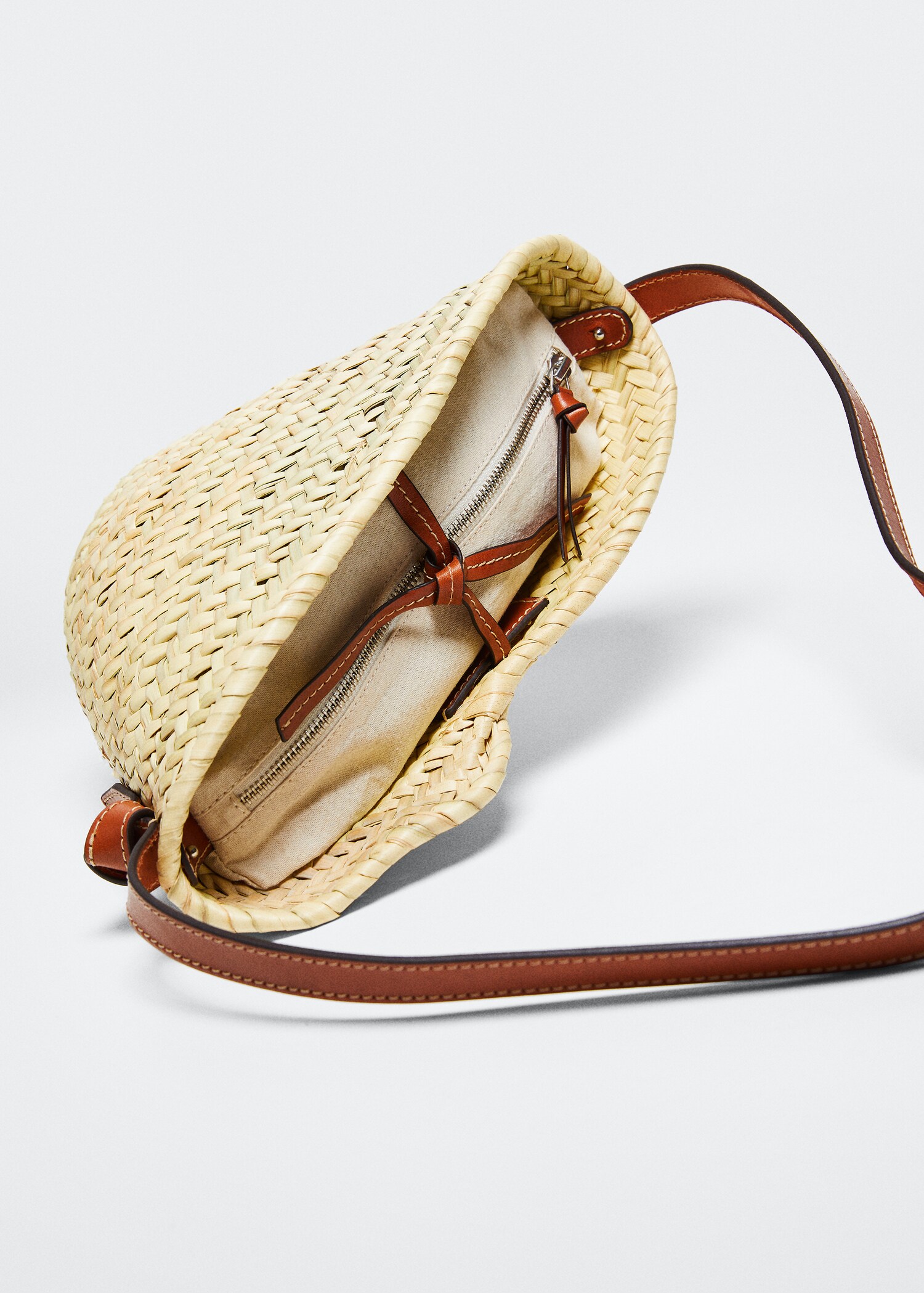 Leather basket bag - Details of the article 3