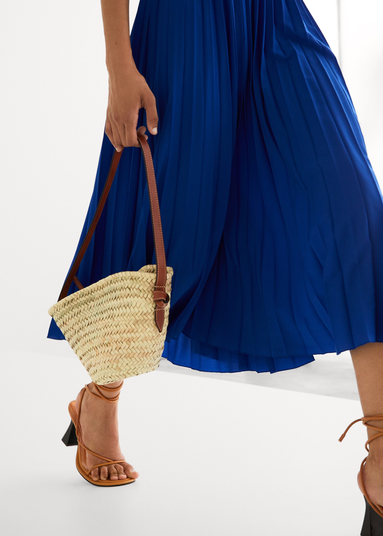 Leather basket bag - Details of the article 6