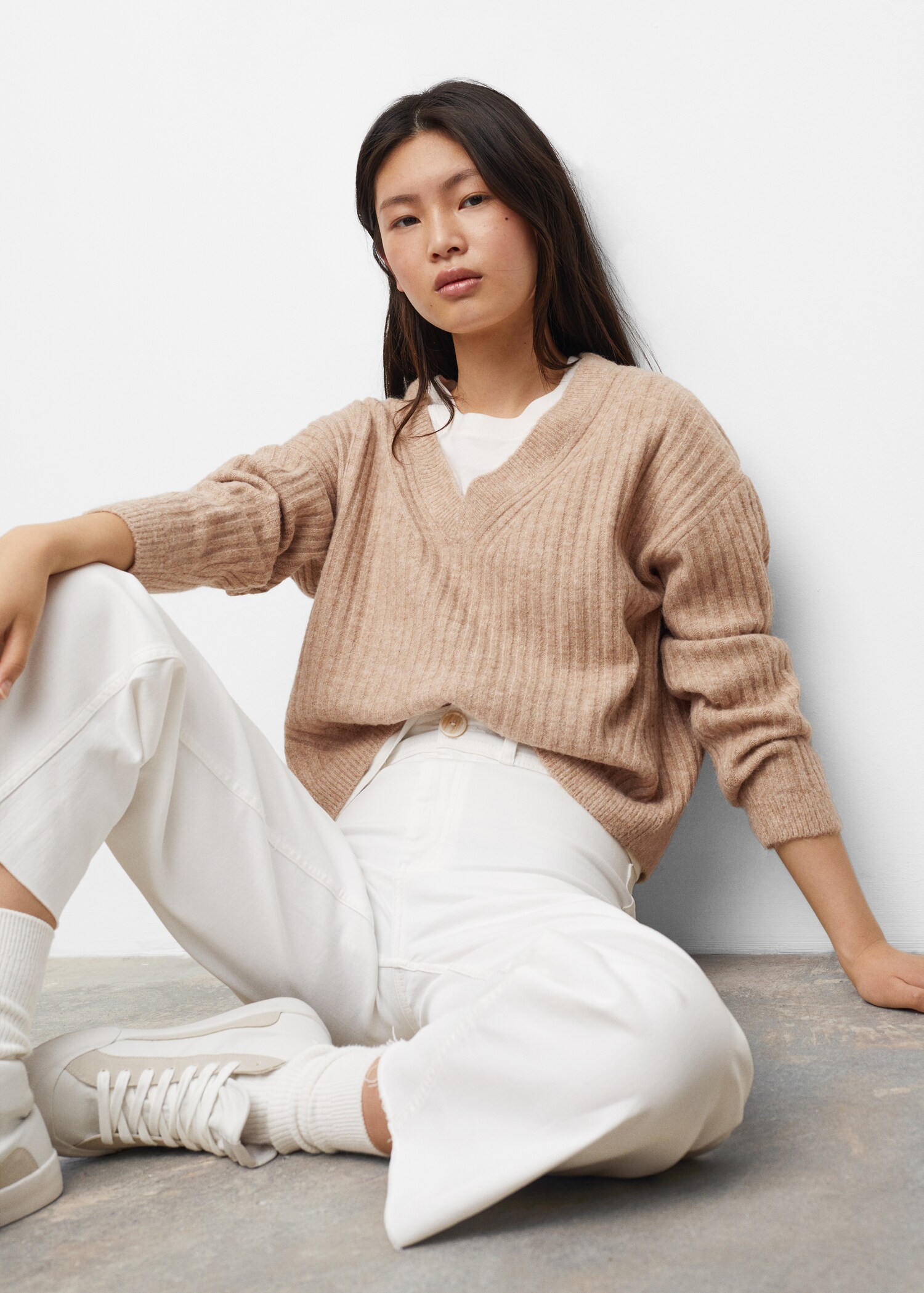 V-neck ribbed knit sweater - Details of the article 3