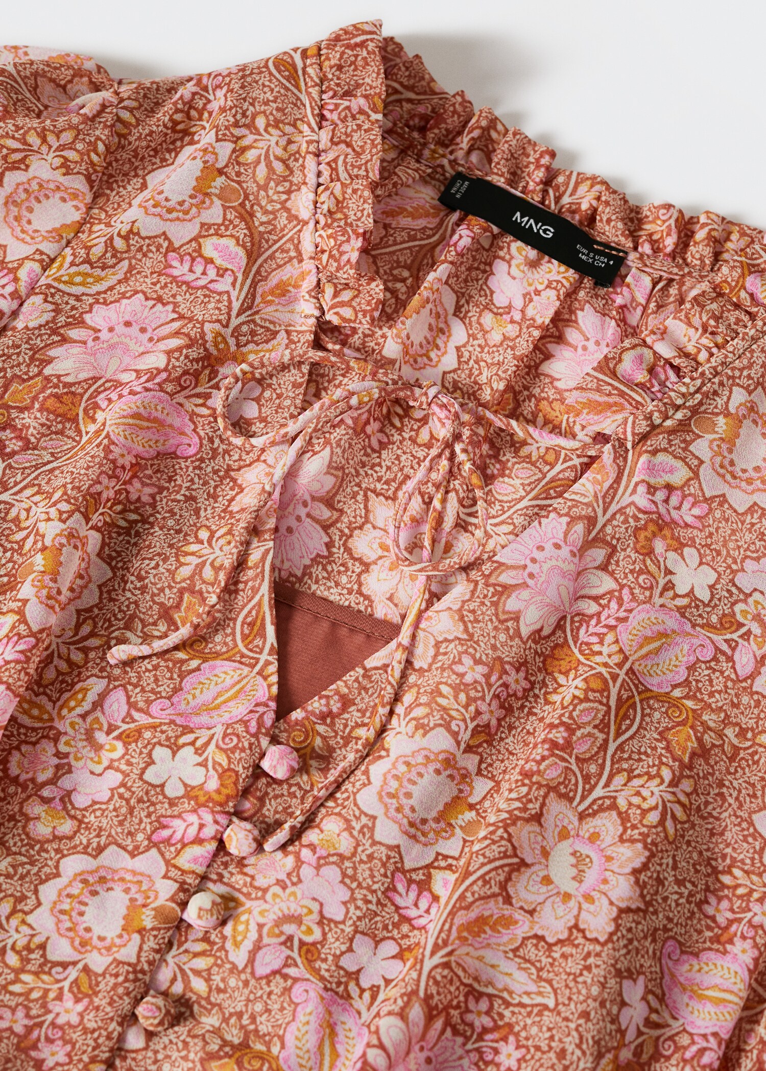 Kleid mit Blumendruck - Detail des Artikels 8