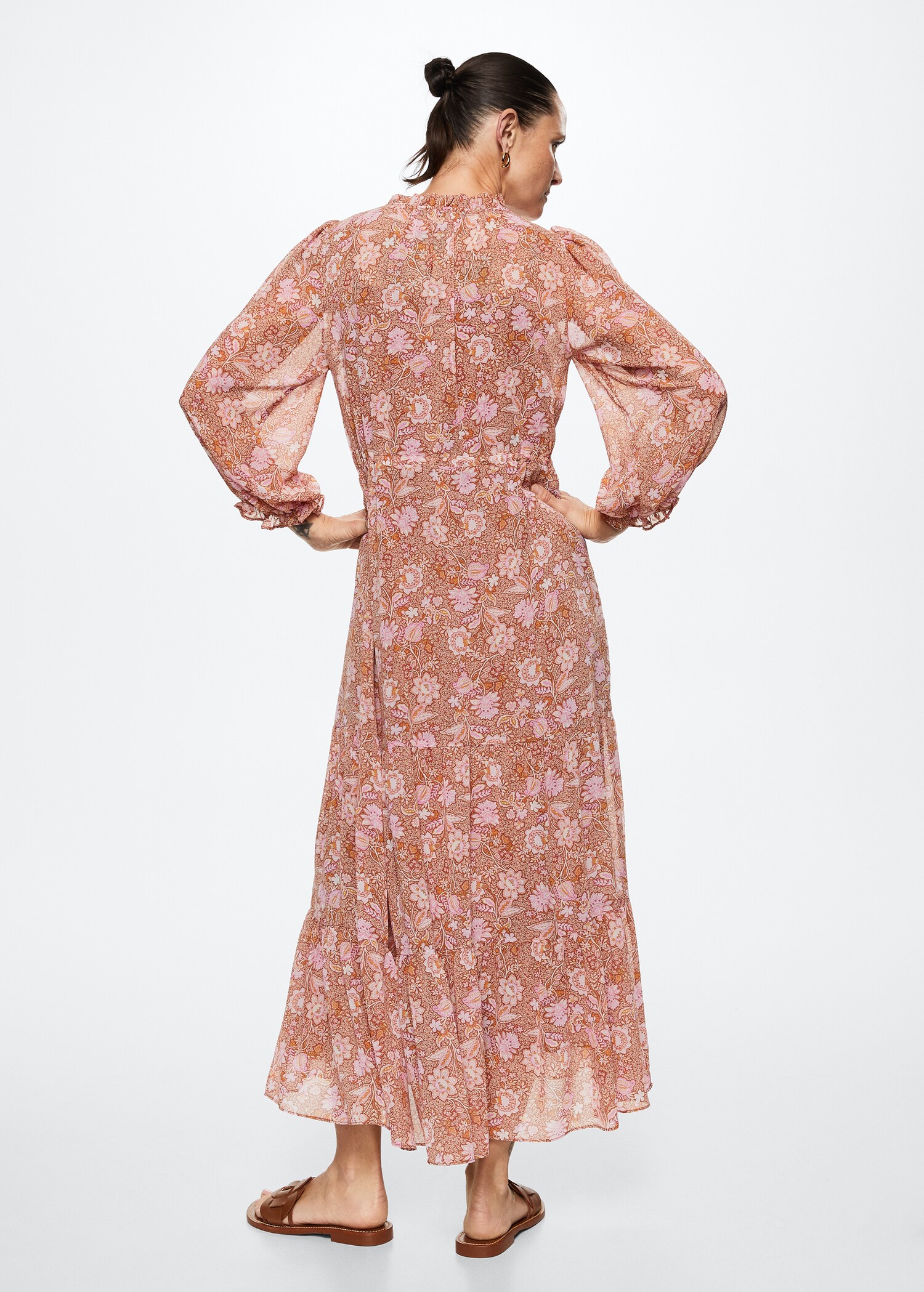 Kleid mit Blumendruck - Rückseite des Artikels