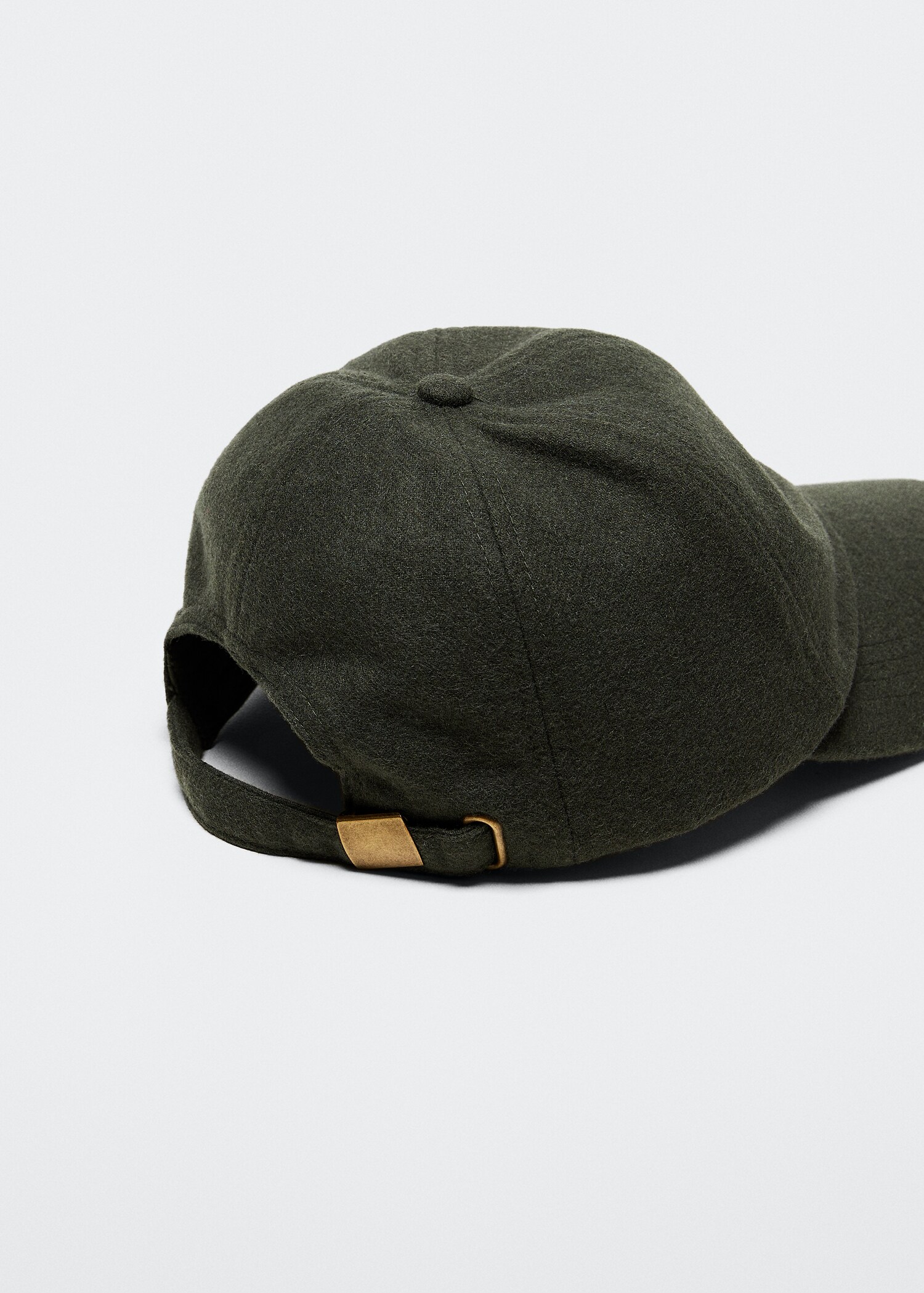 Wool cap with visor - Details of the article 3