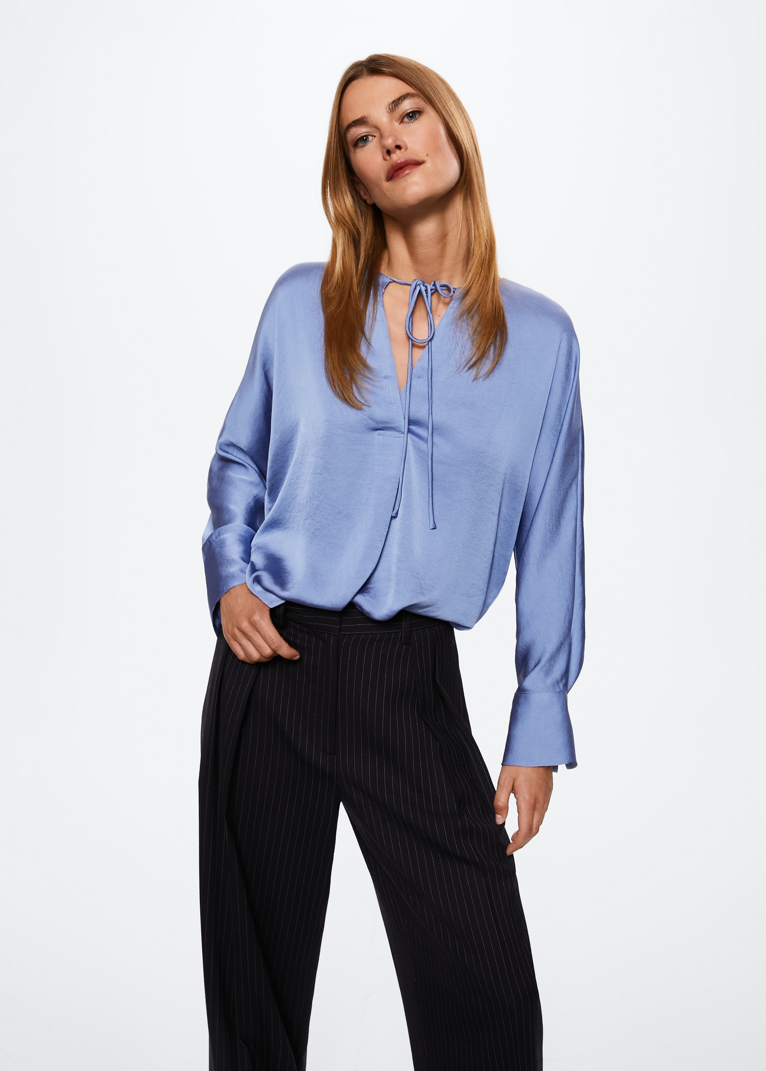 Blouse fluide nœud - Plan moyen