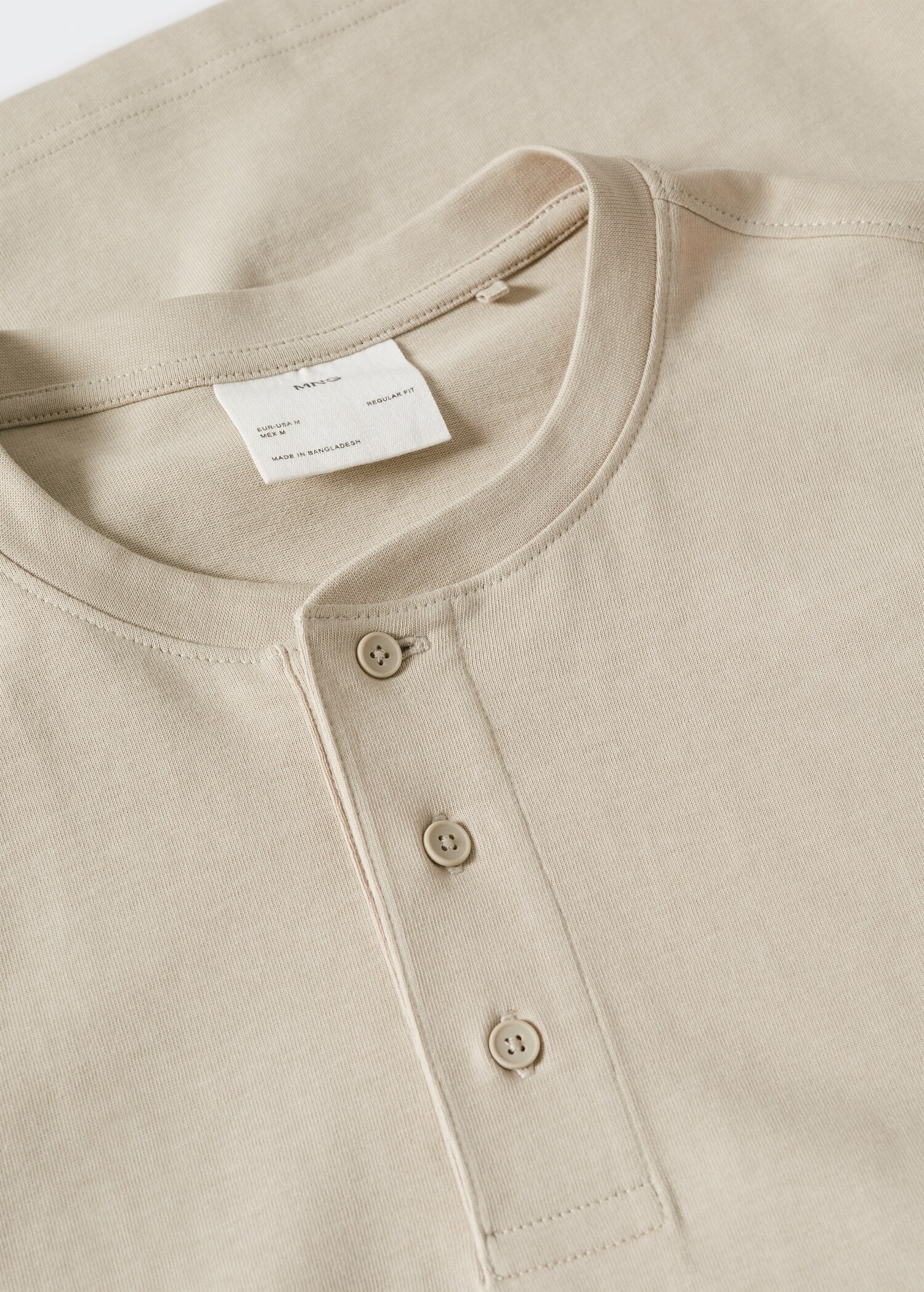 Henley collar long-sleeved t-shirt - Details of the article 9