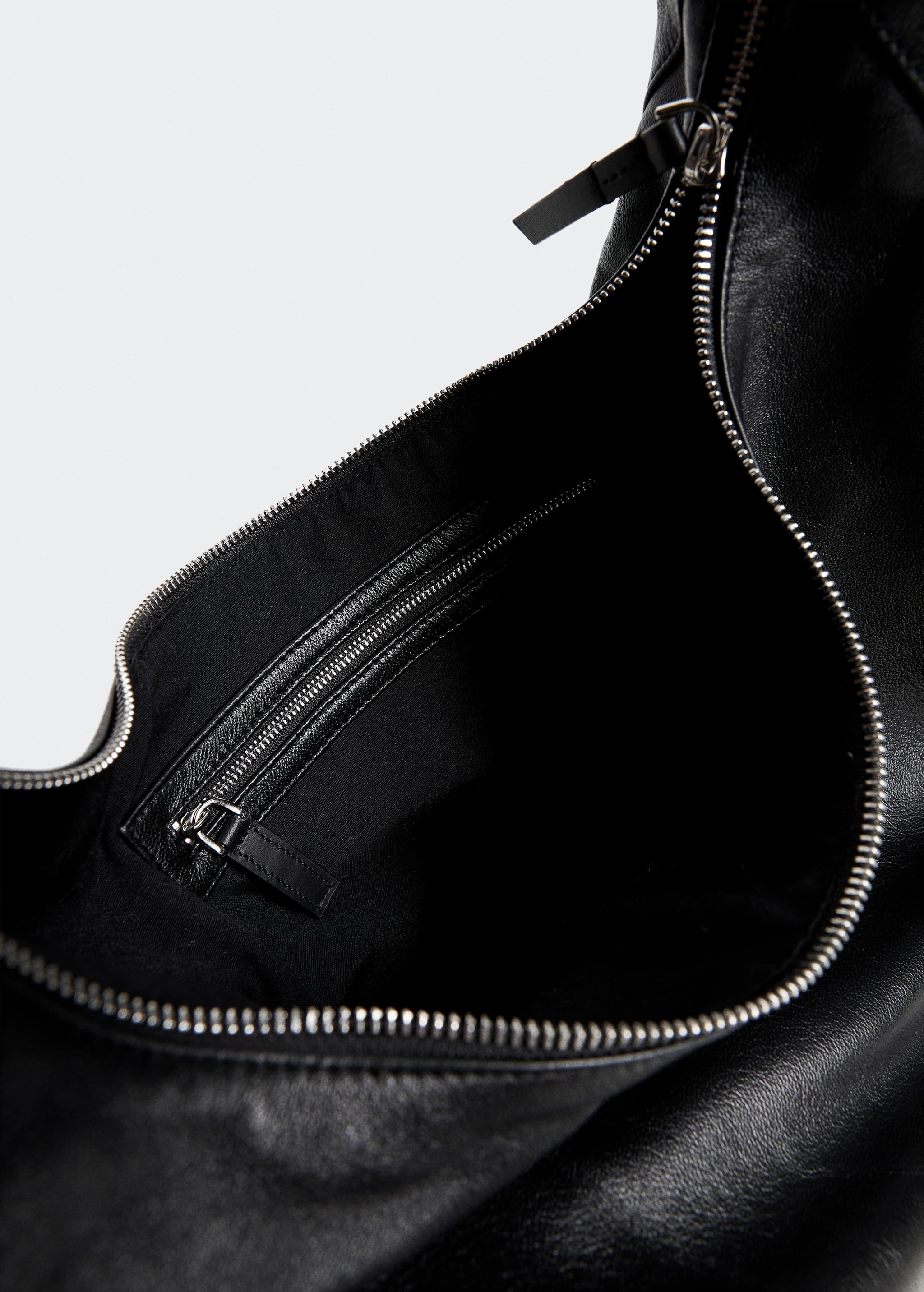 Leather strap tote bag - Details of the article 2
