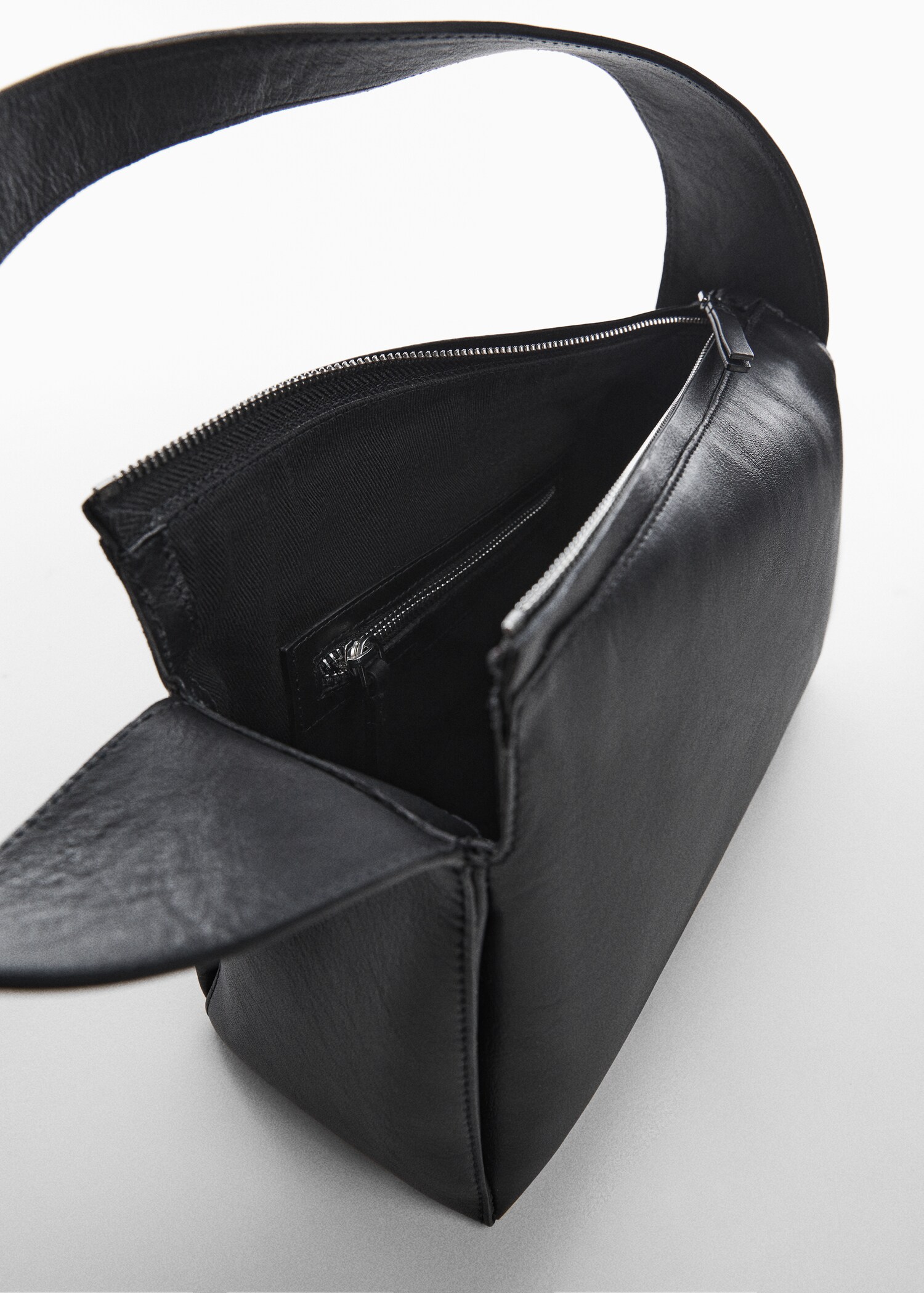 Leather shoulder bag - Details of the article 2