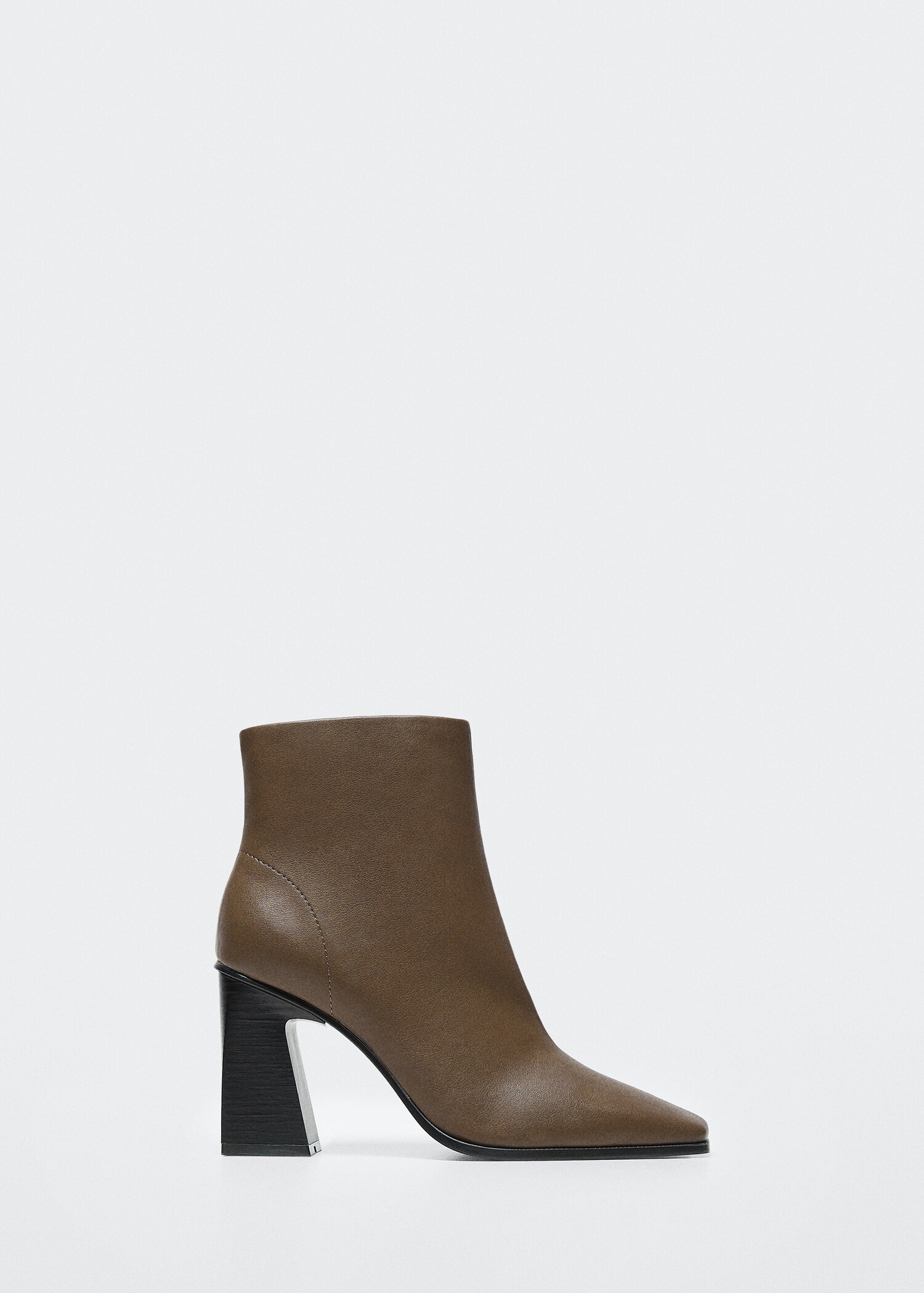 Squared-toe ankle boots - Προϊόν χωρίς μοντέλο