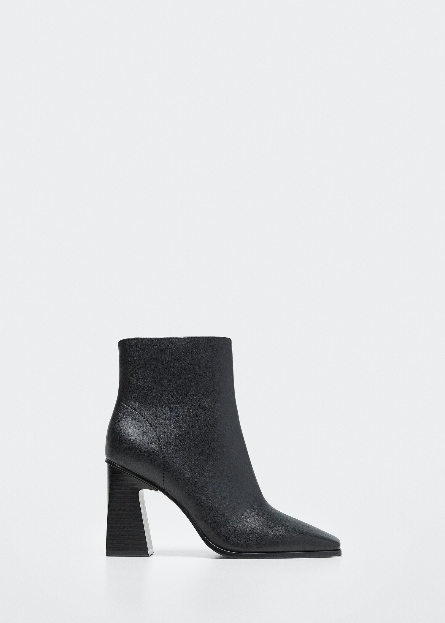 Squared-toe ankle boots - Προϊόν χωρίς μοντέλο