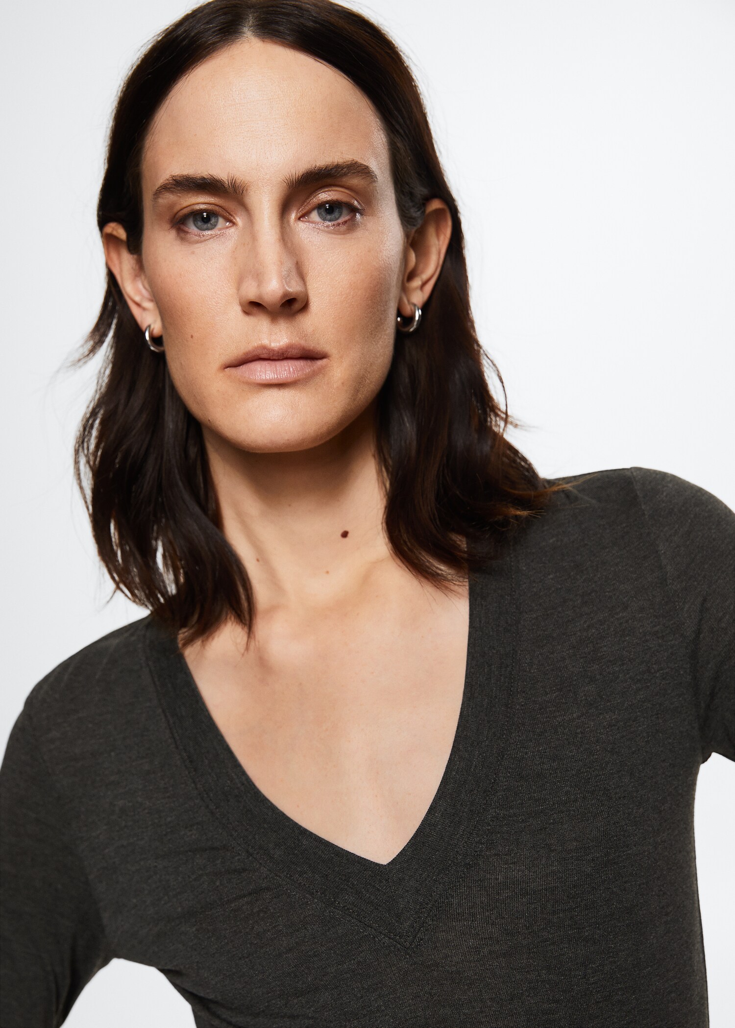 Long-sleeved V-neck T-shirt - Details of the article 2