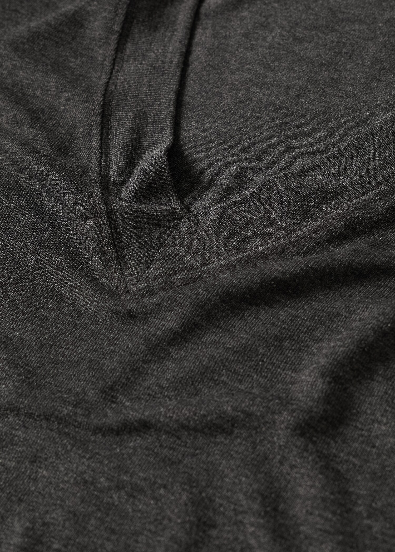 Long-sleeved V-neck T-shirt - Details of the article 8
