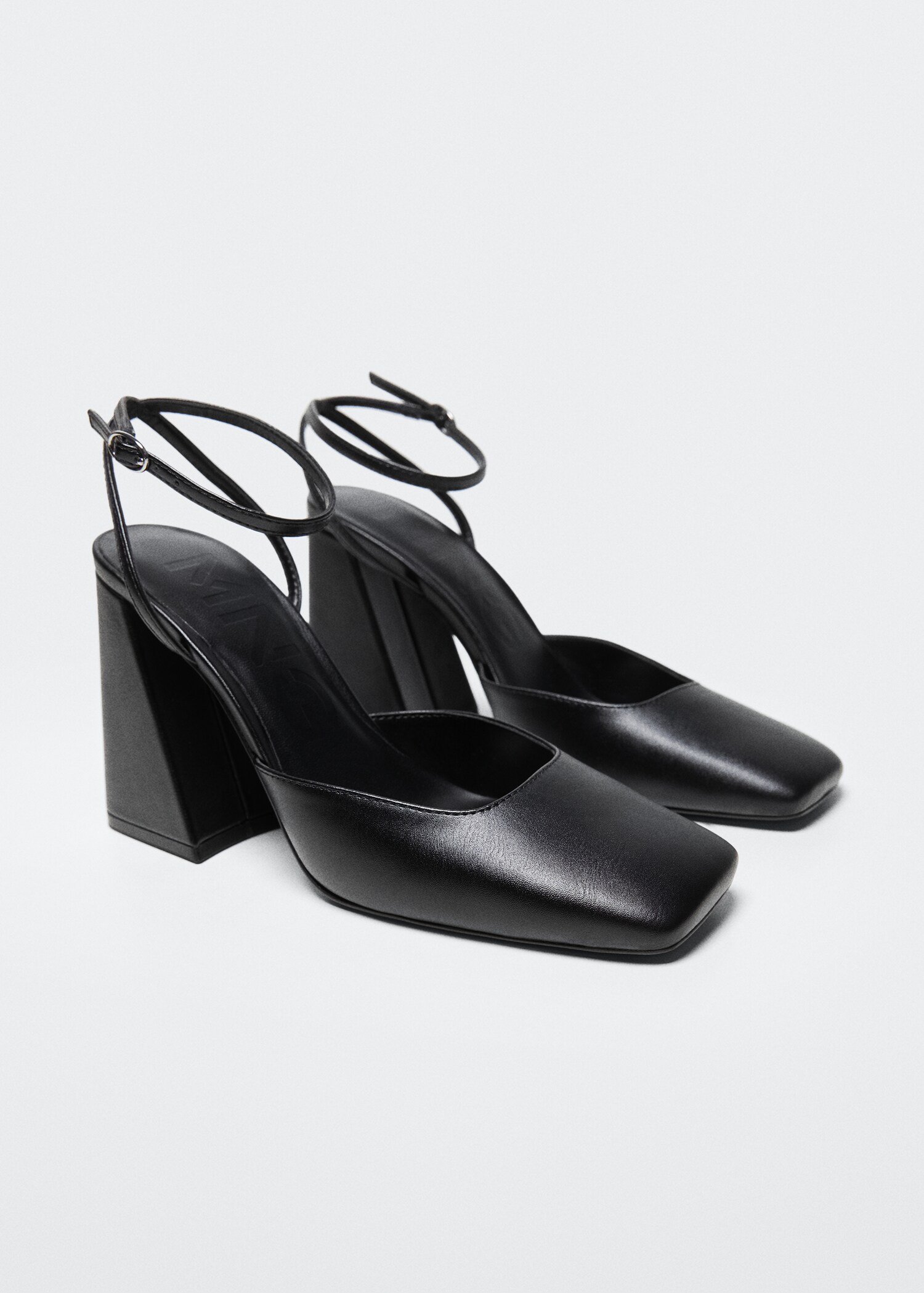 Block heel shoe - Details of the article 9