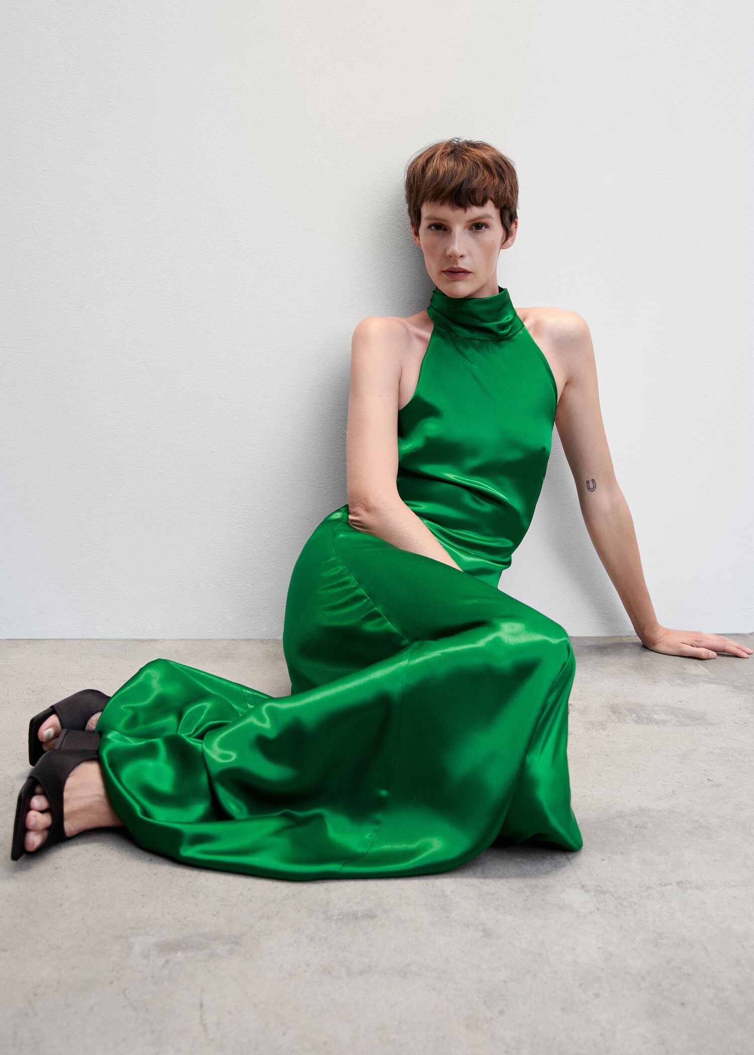 Satin halter dress - Details of the article 2