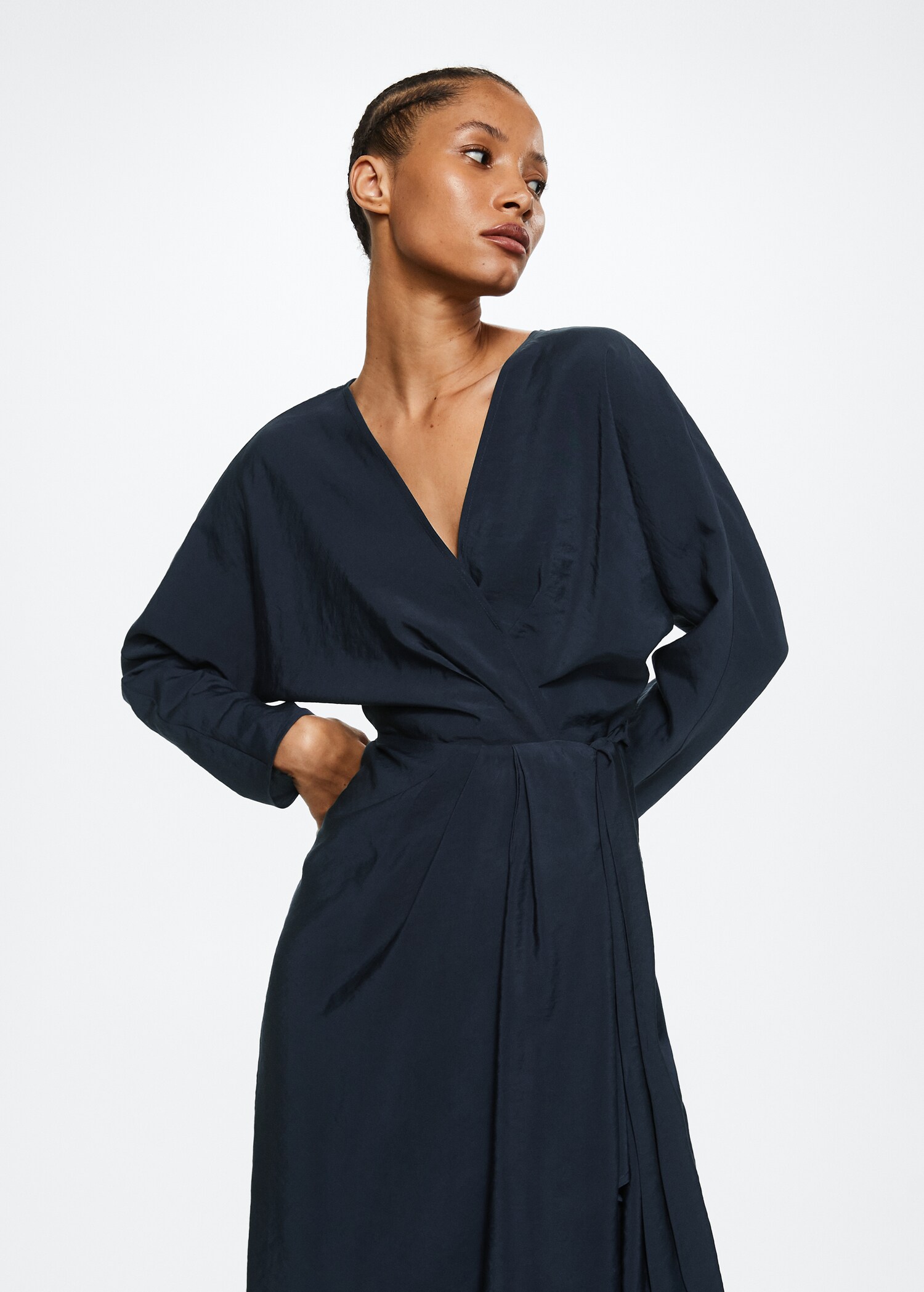 Vestido midi cruzado - Plano medio