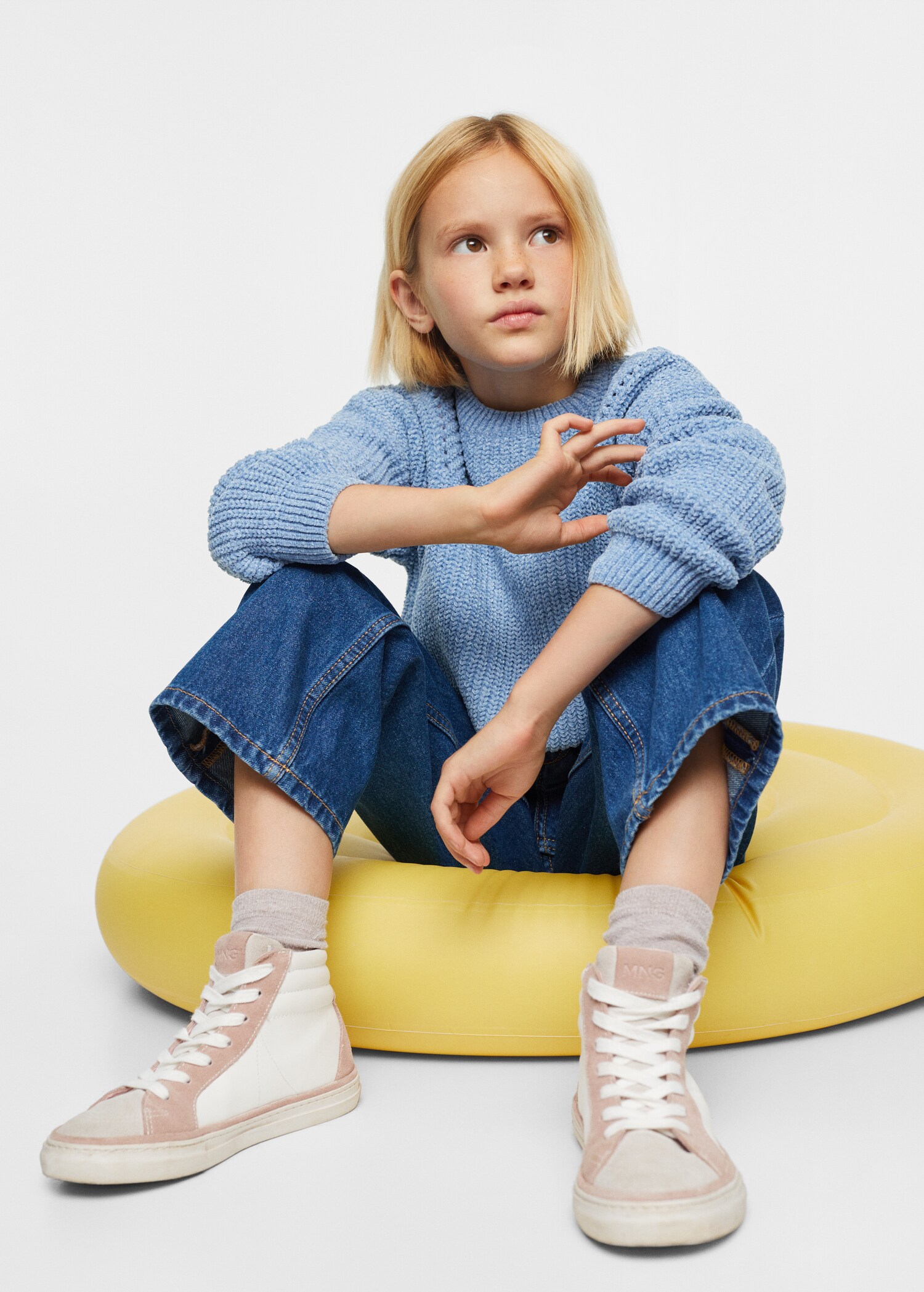 Knitted braided sweater - Medium plane