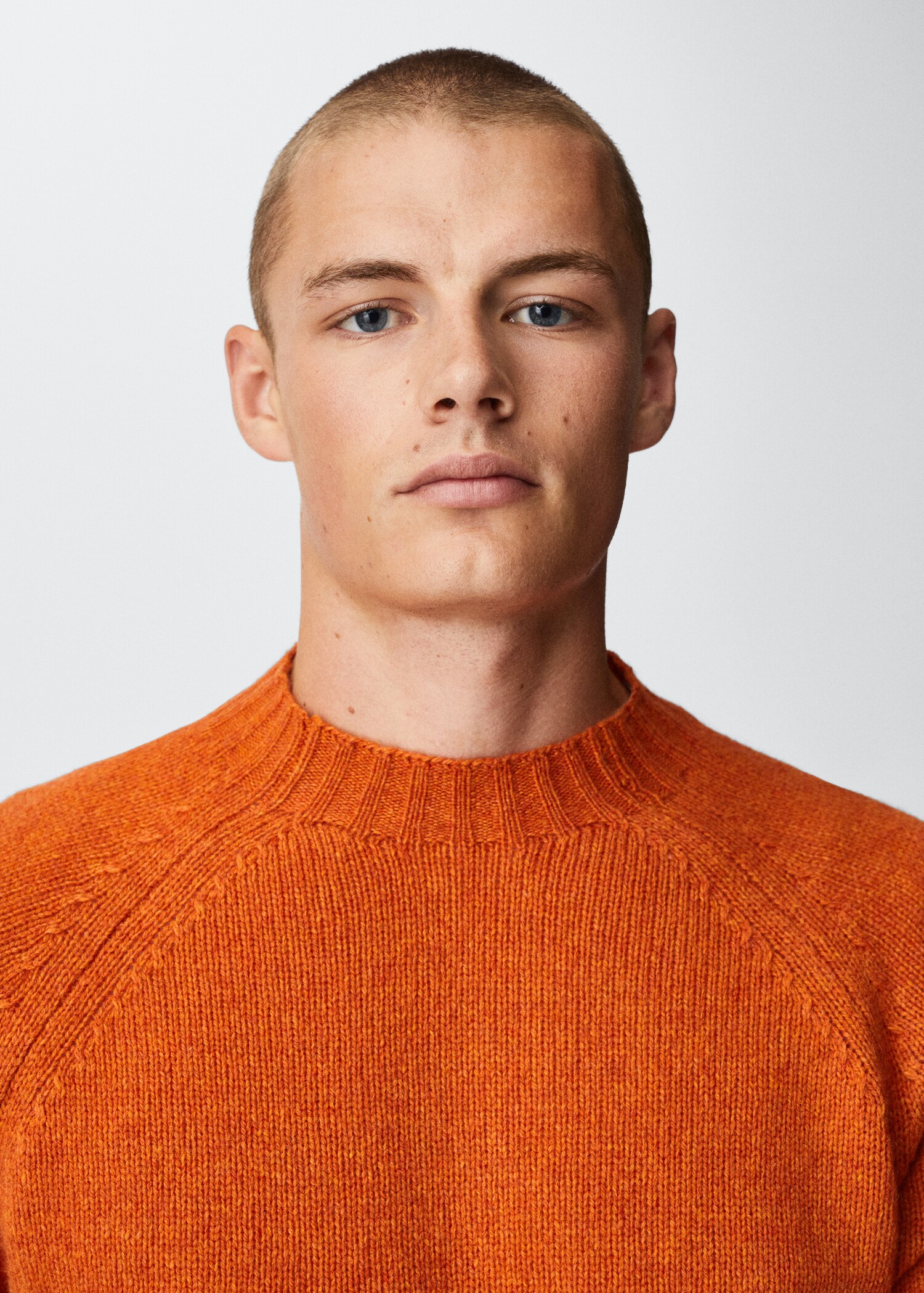 Rounded neck wool sweater - Details of the article 1